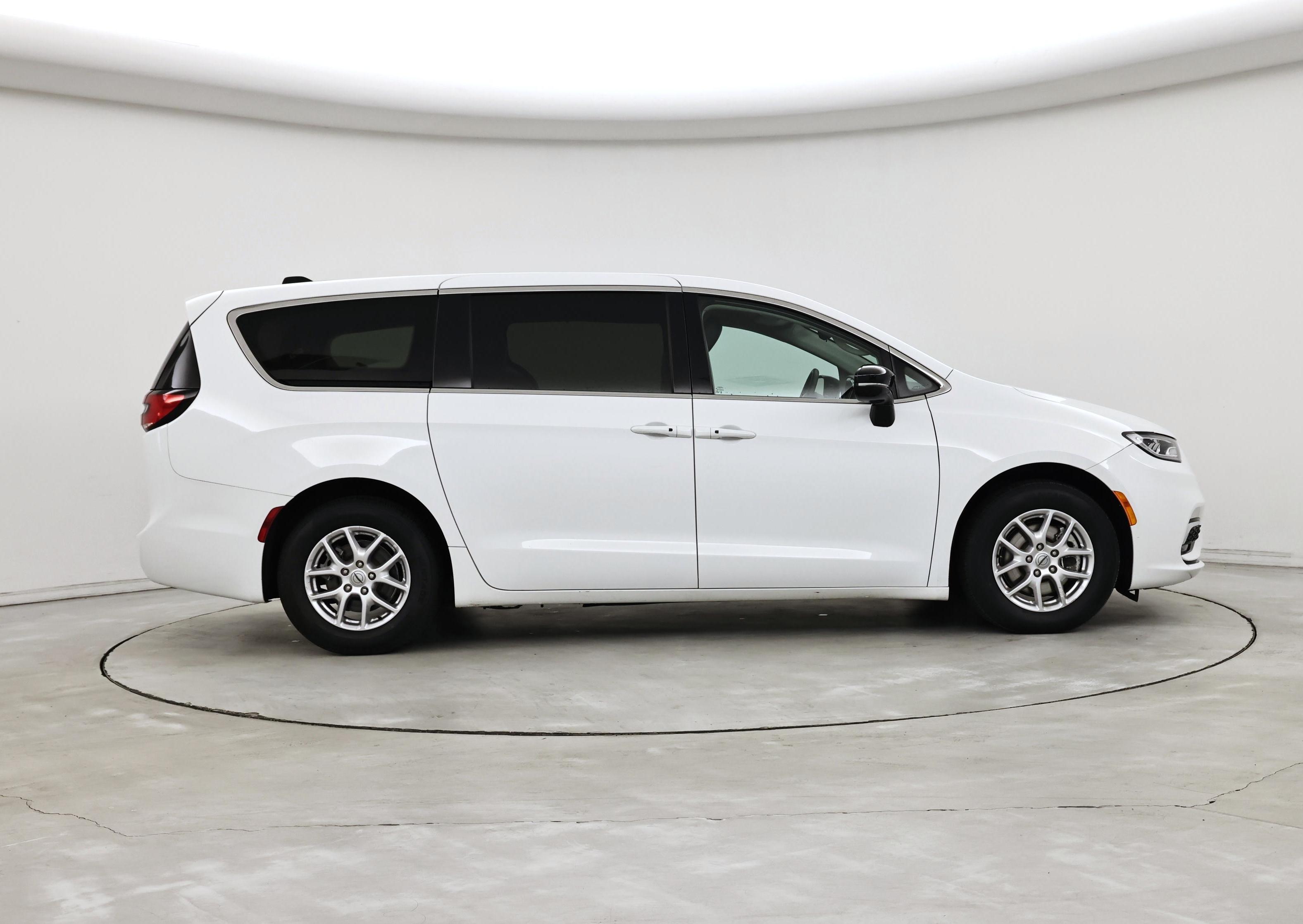 Thumbnail: 2024 Chrysler Pacifica - 7