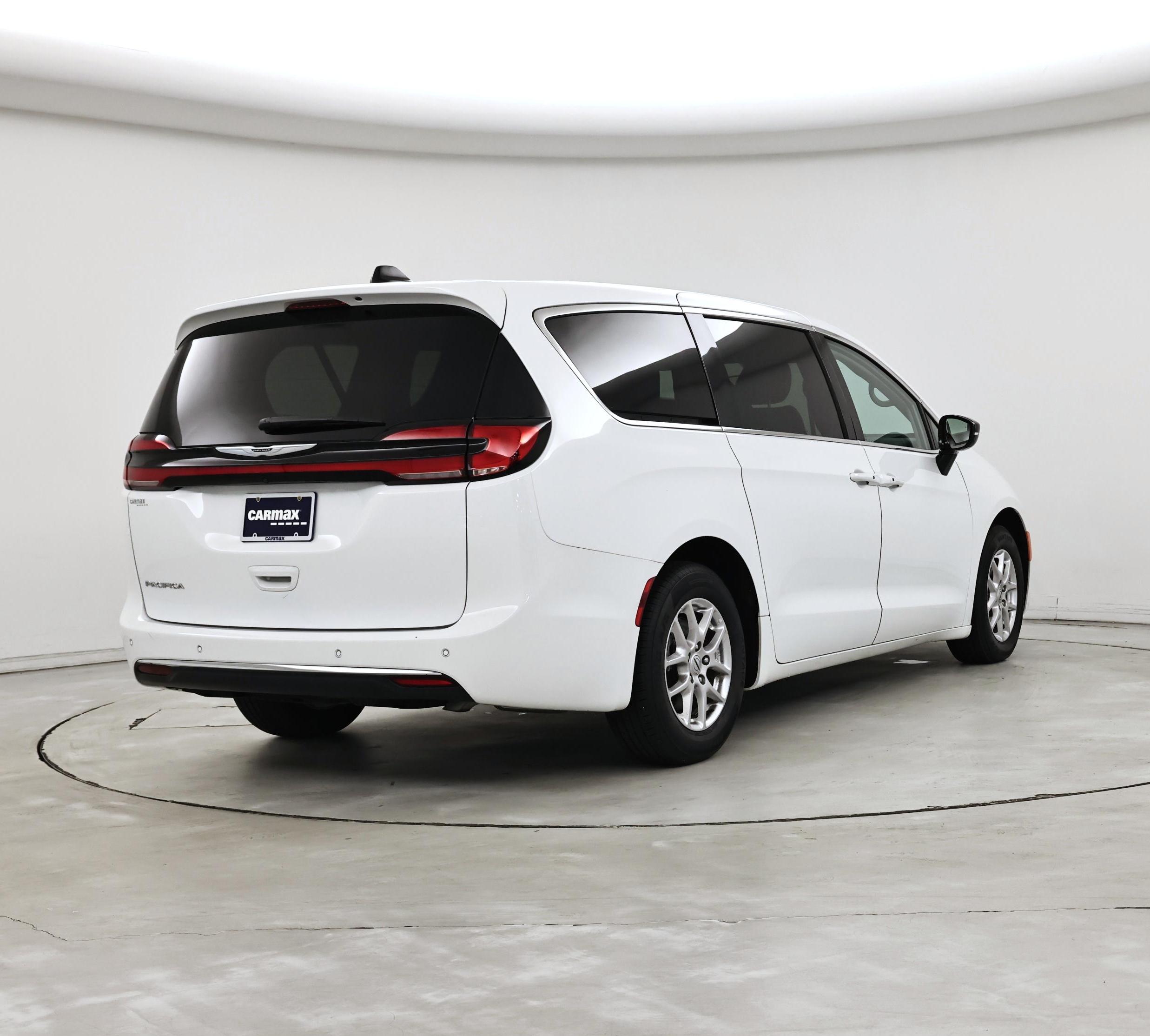 Thumbnail: 2024 Chrysler Pacifica - 8