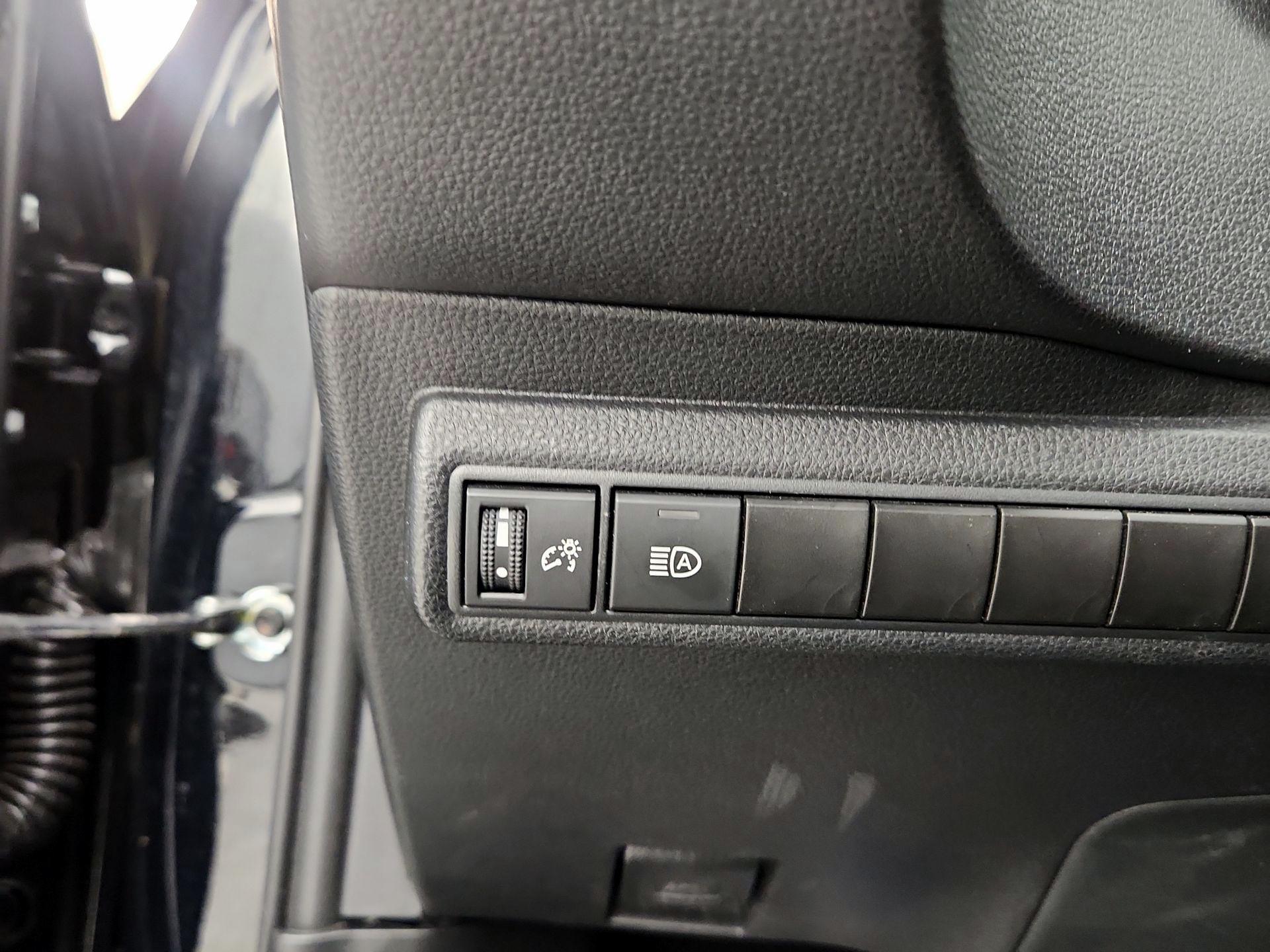 Thumbnail: 2025 Toyota Corolla - 13