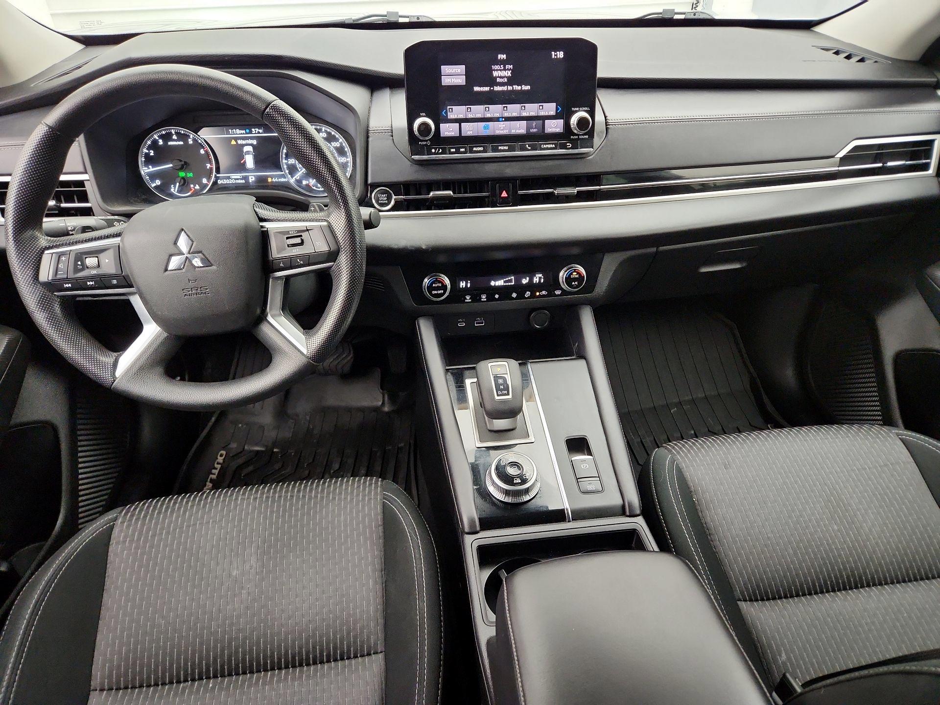 Thumbnail: 2023 Mitsubishi Outlander - 9