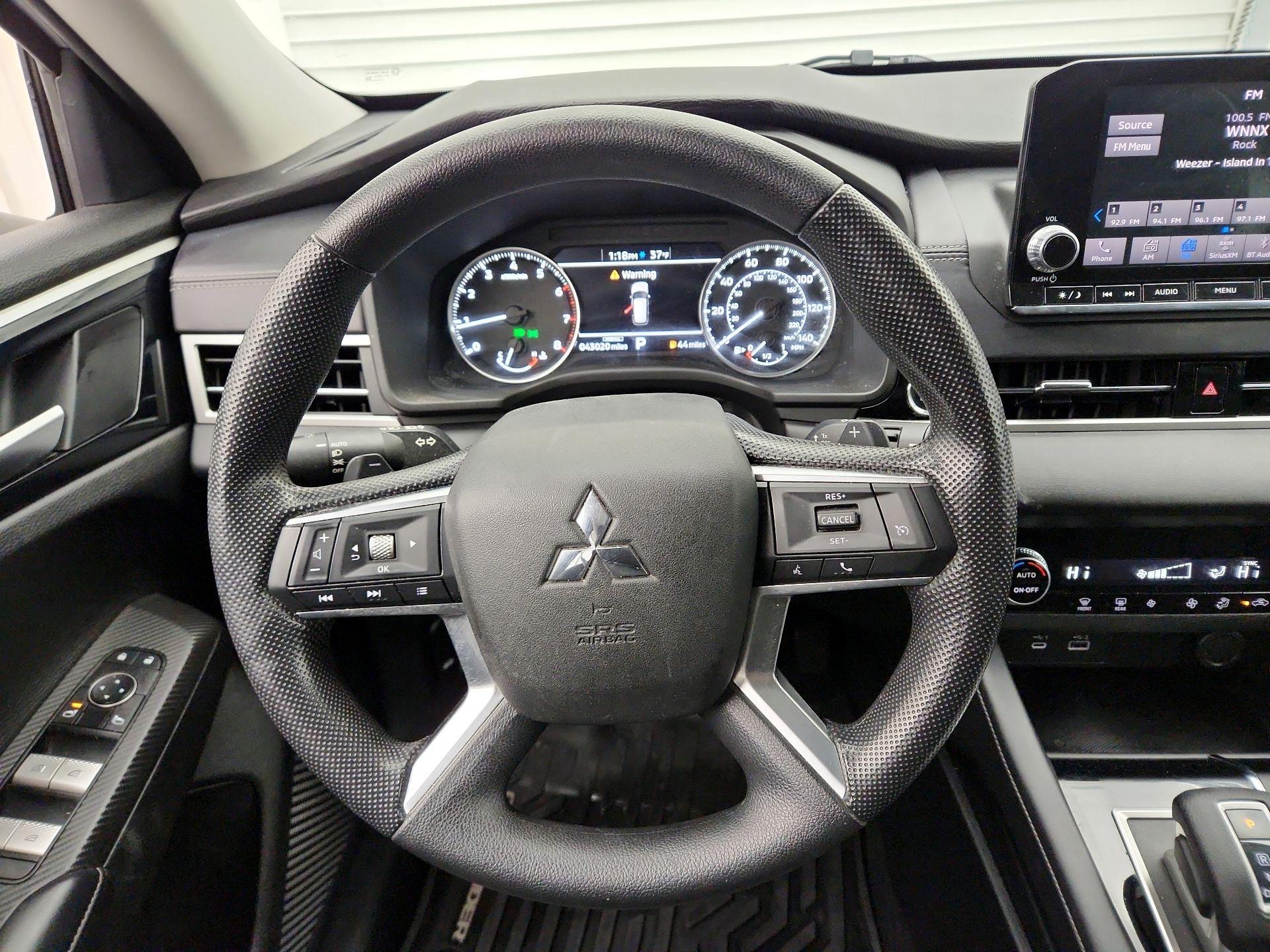 Thumbnail: 2023 Mitsubishi Outlander - 10