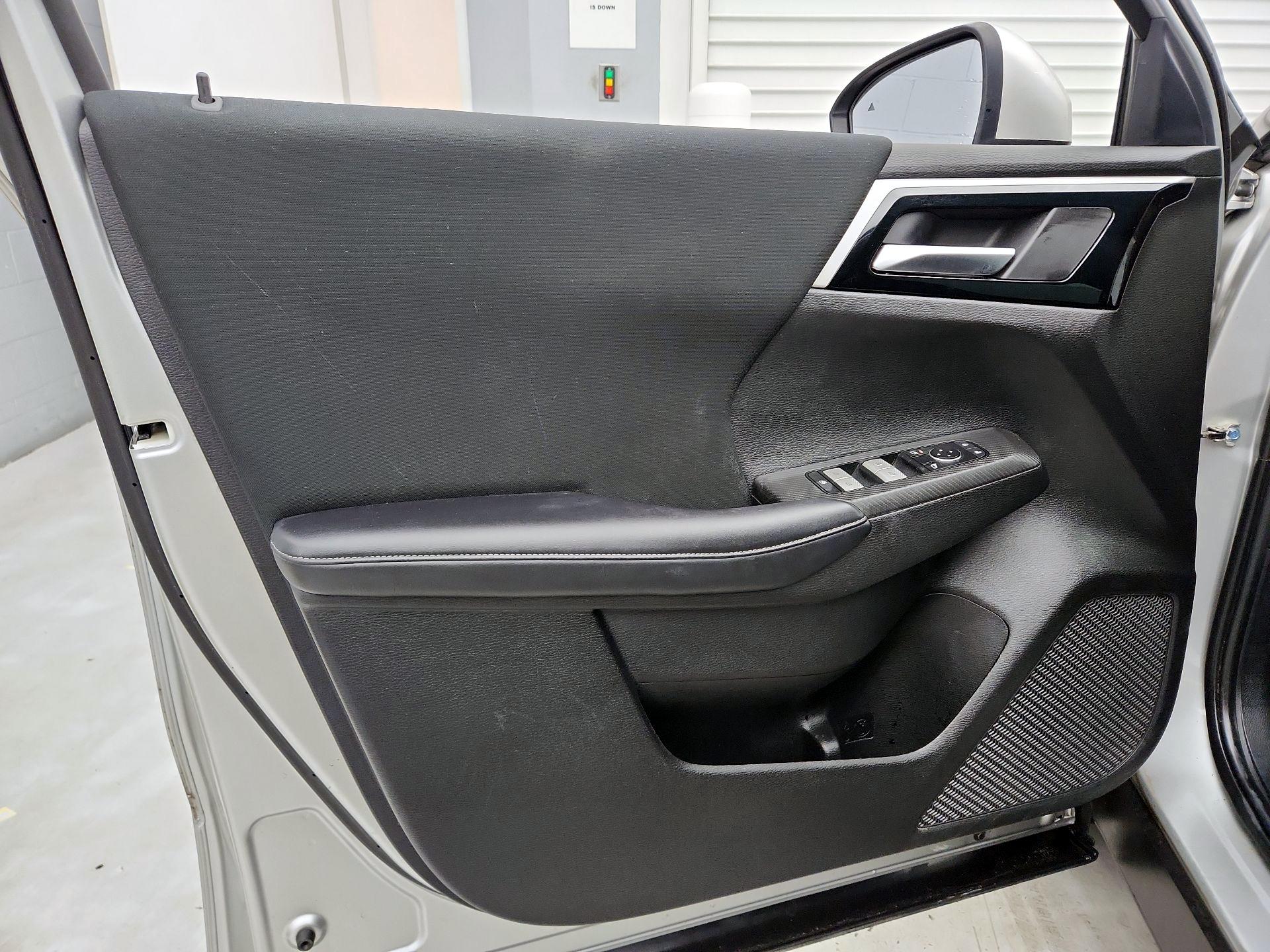 Thumbnail: 2023 Mitsubishi Outlander - 12