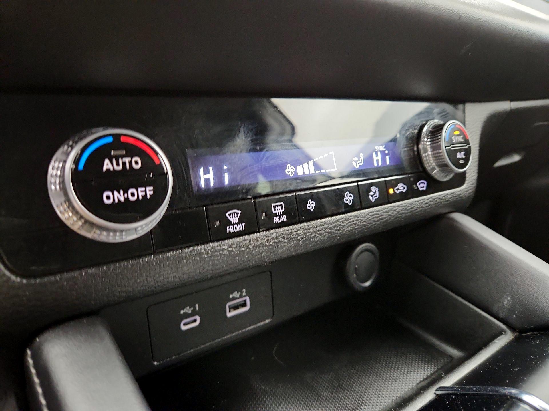 Thumbnail: 2023 Mitsubishi Outlander - 16