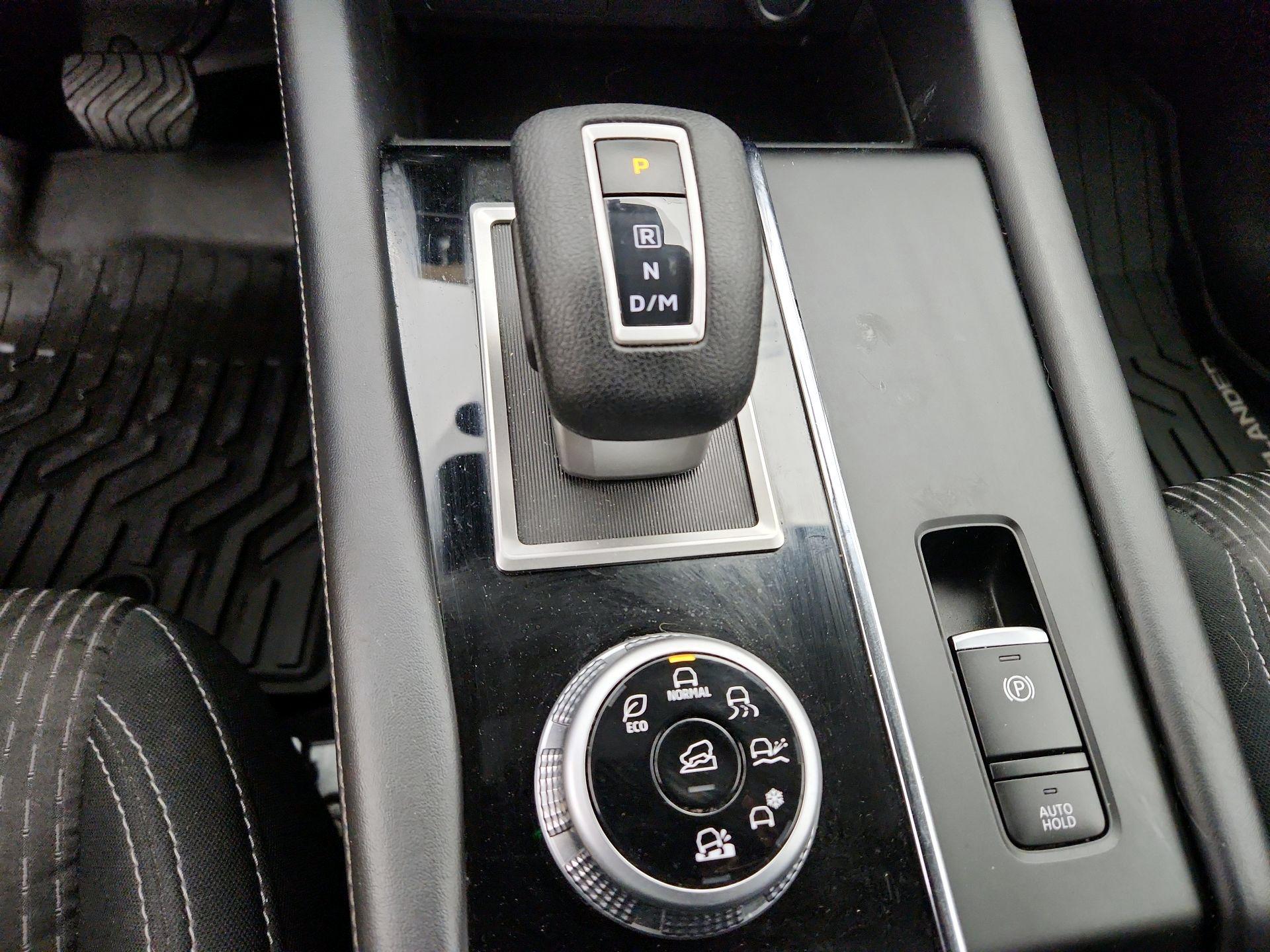 Thumbnail: 2023 Mitsubishi Outlander - 17