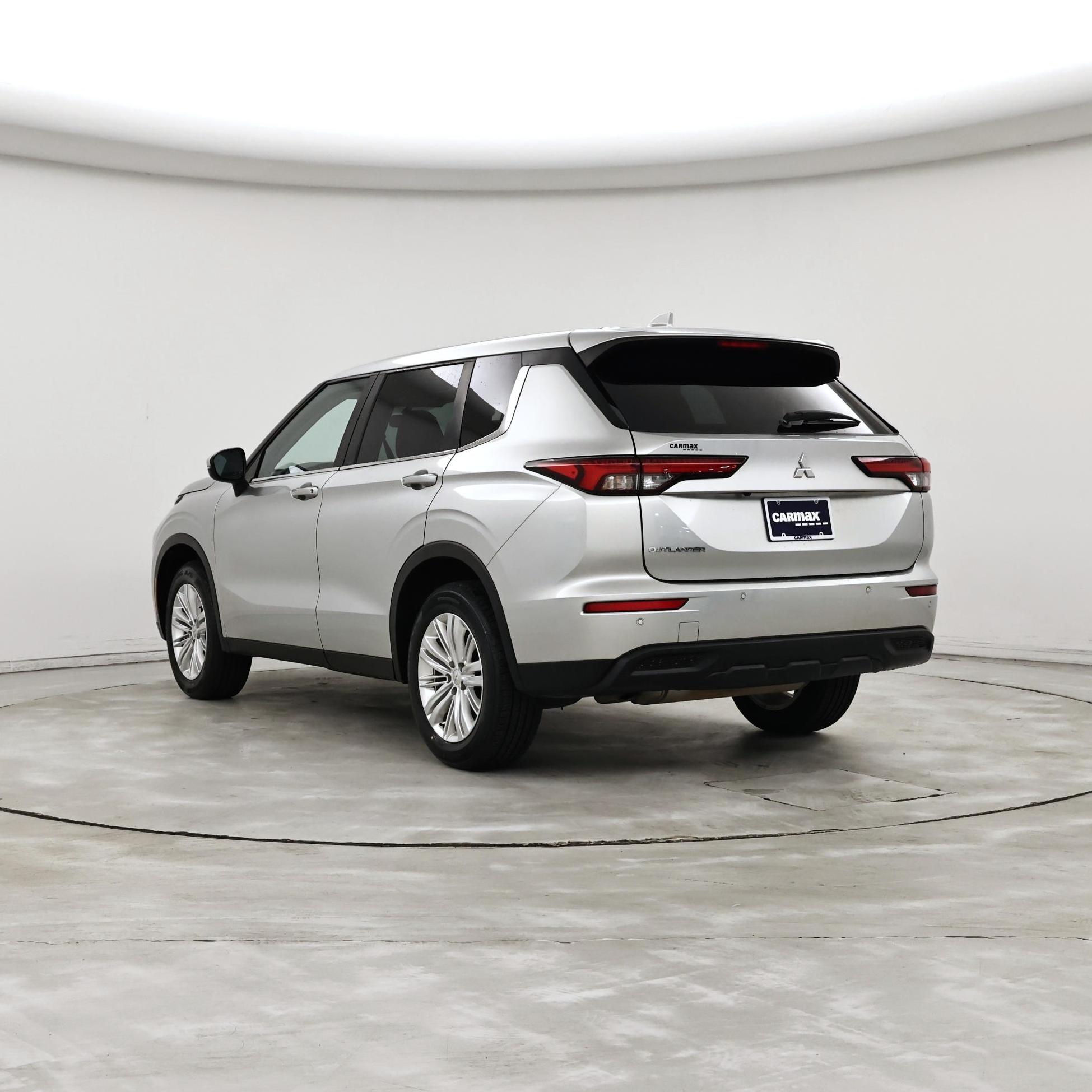 Thumbnail: 2023 Mitsubishi Outlander - 2