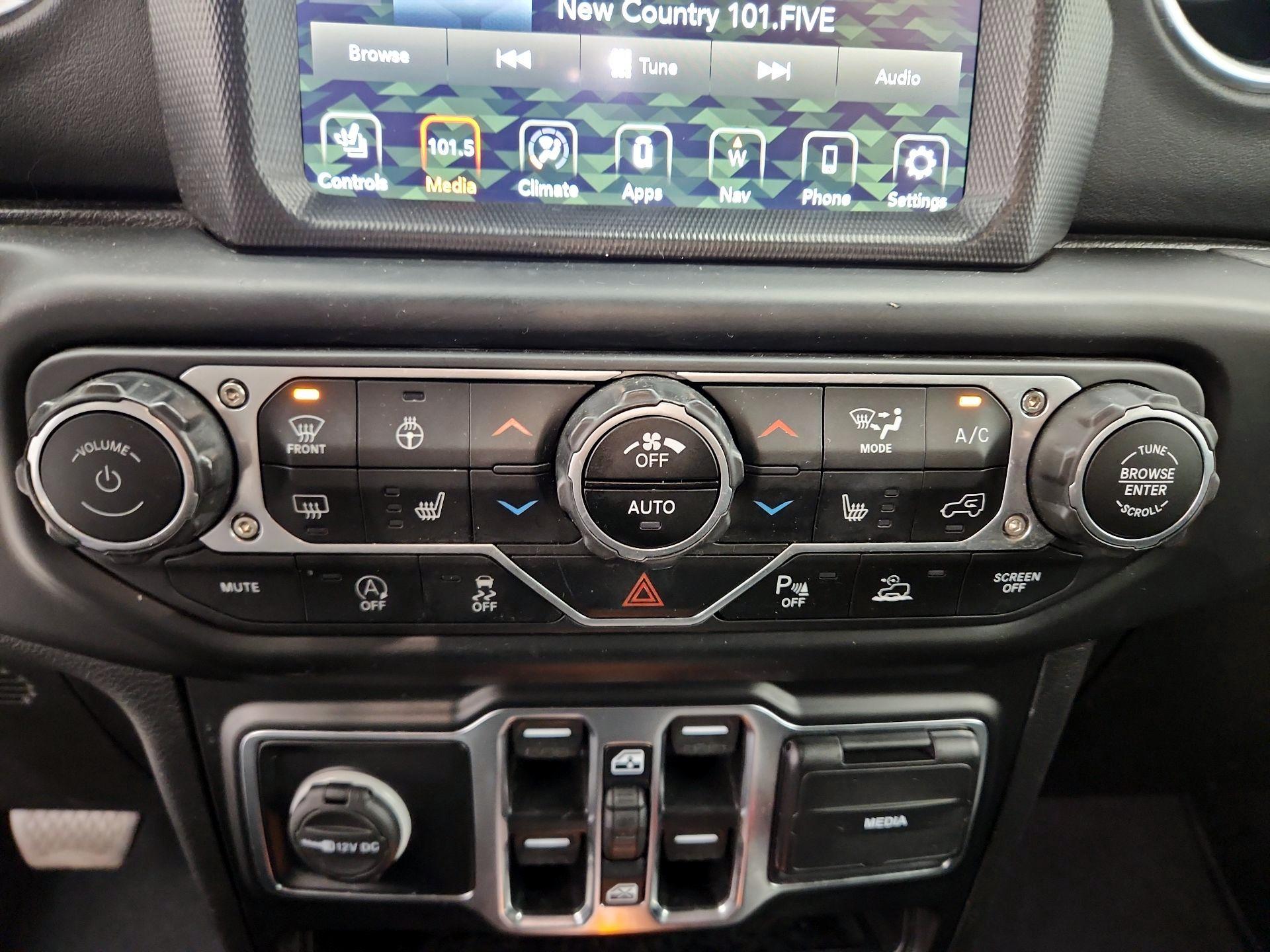 Thumbnail: 2022 Jeep Wrangler - 17