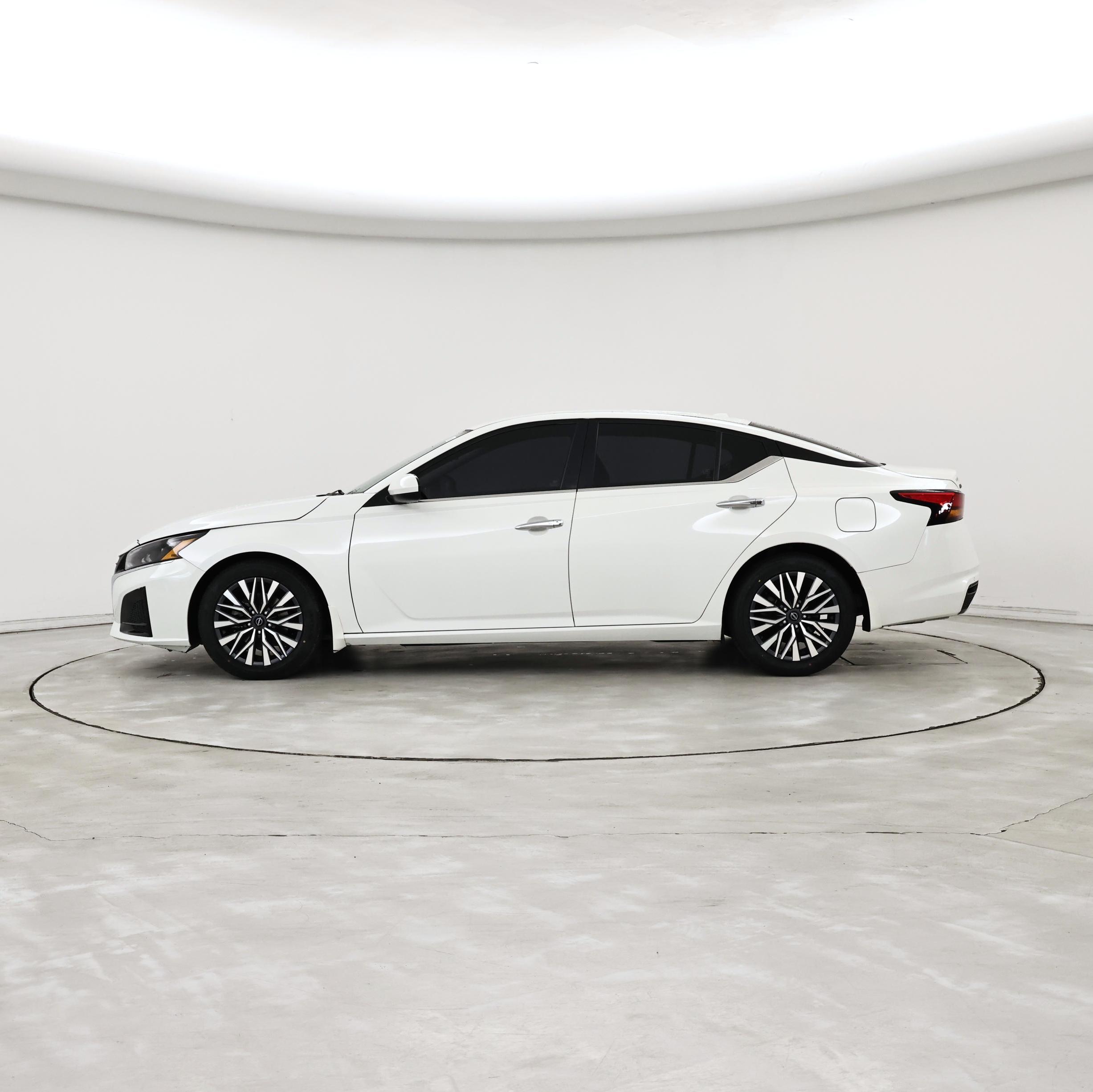 Thumbnail: 2023 Nissan Altima - 3