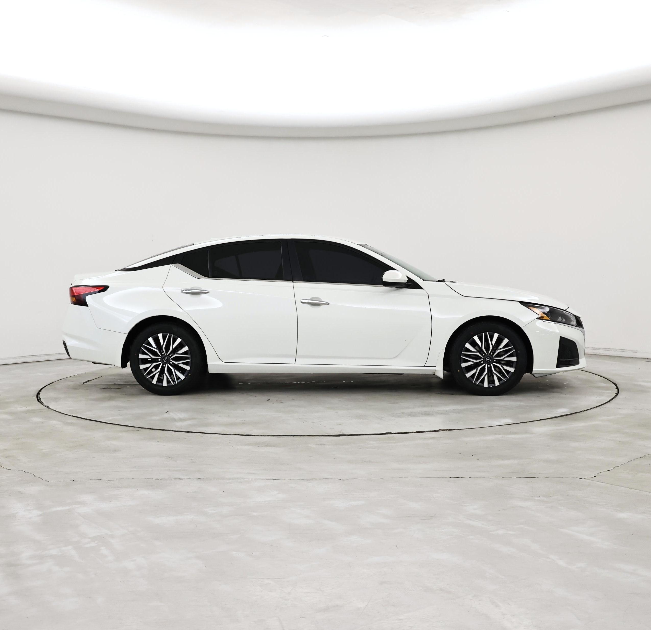 Thumbnail: 2023 Nissan Altima - 7