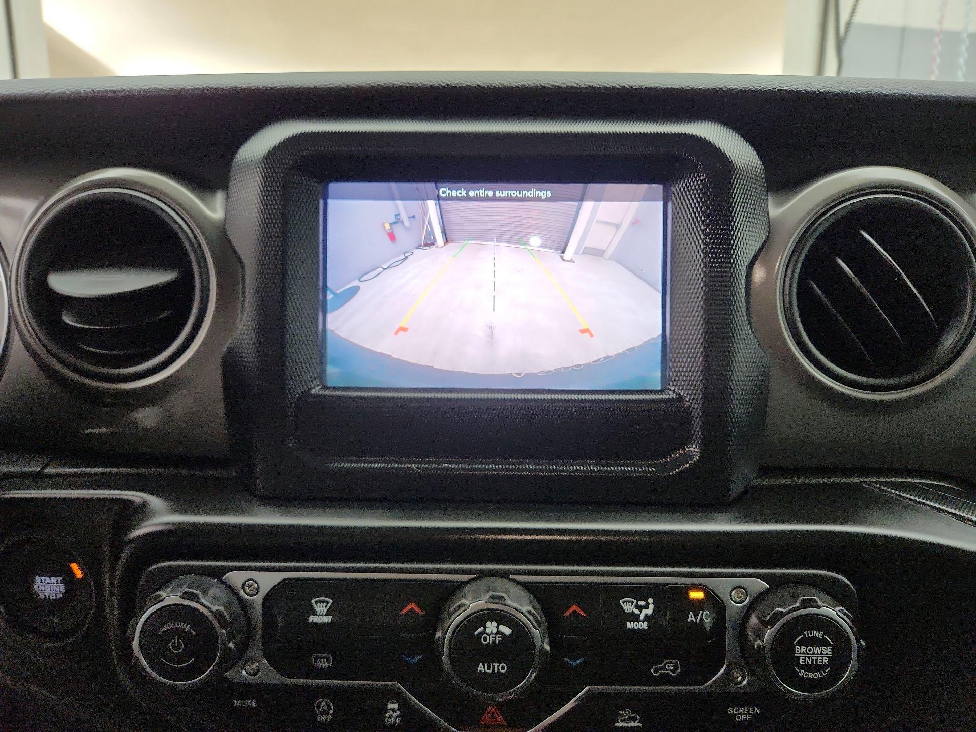 Thumbnail: 2022 Jeep Wrangler - 14