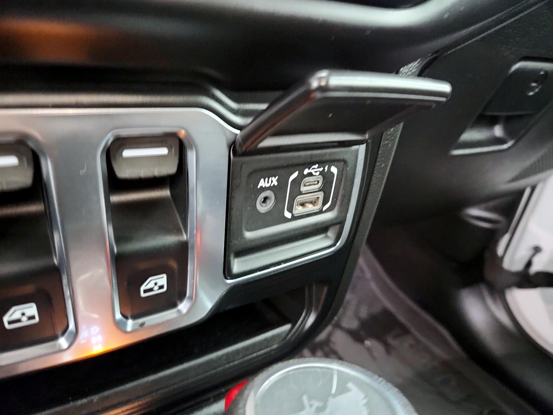 Thumbnail: 2022 Jeep Wrangler - 18