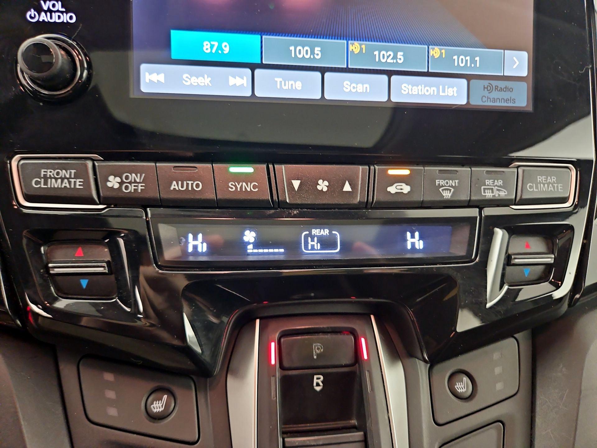 Thumbnail: 2018 Honda Odyssey - 16