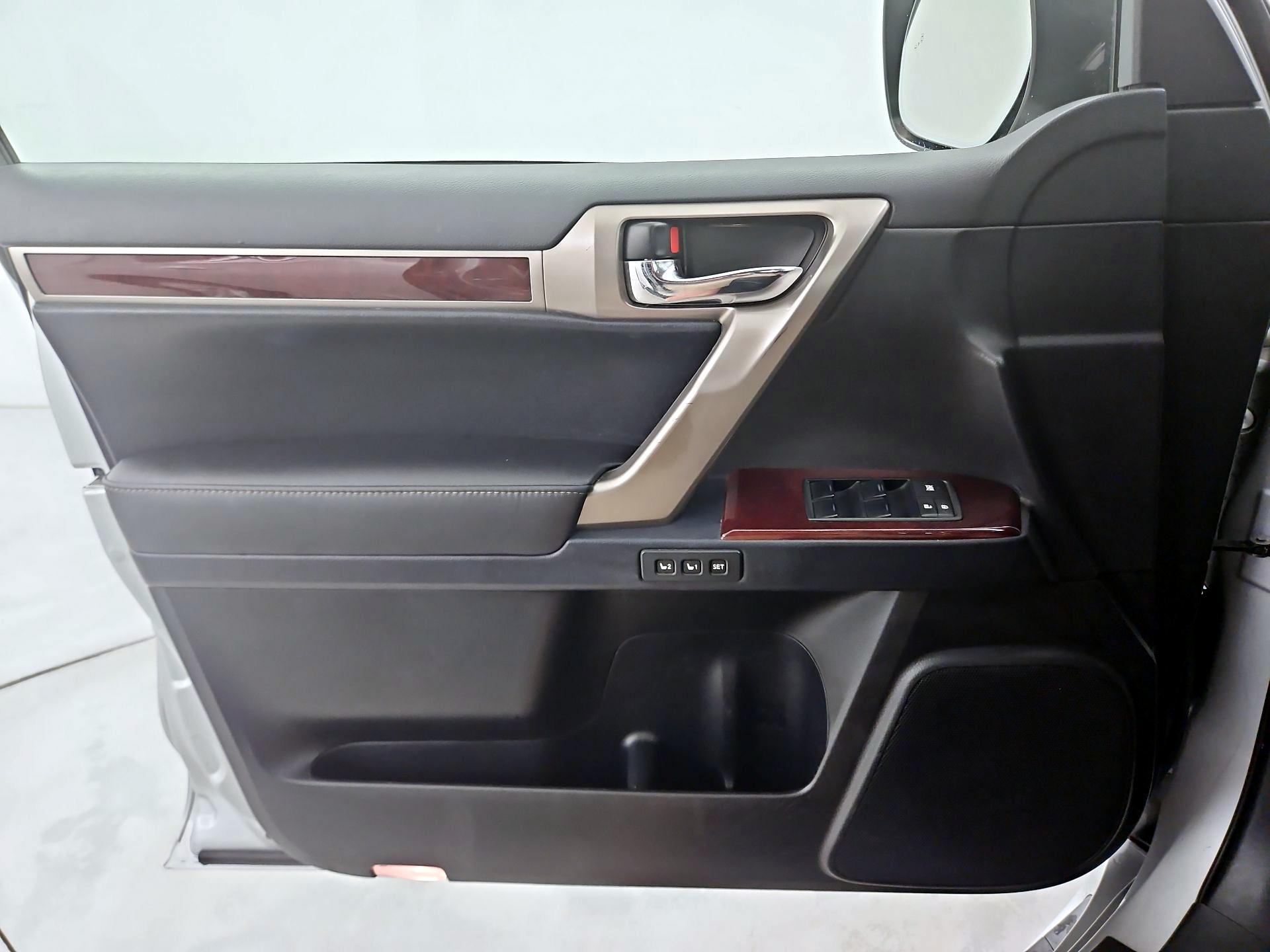 Thumbnail: 2016 Lexus GX - 12