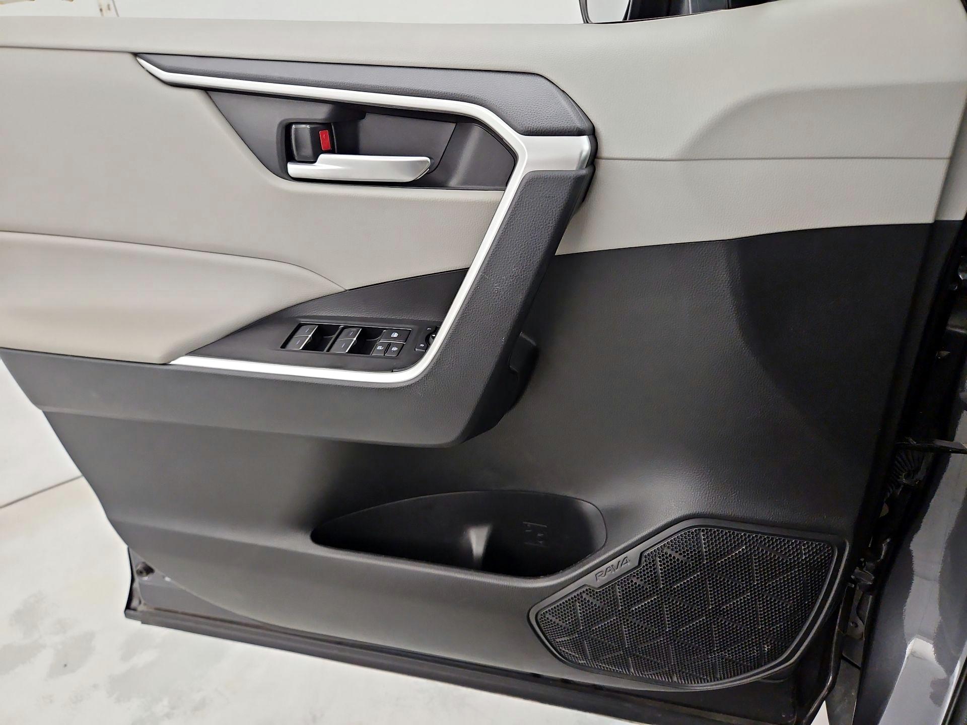 Thumbnail: 2023 Toyota RAV4 - 12