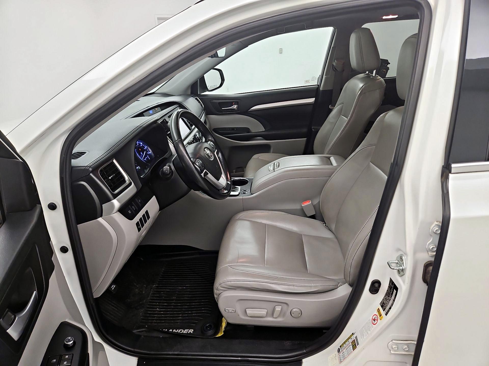 Thumbnail: 2019 Toyota Highlander - 11