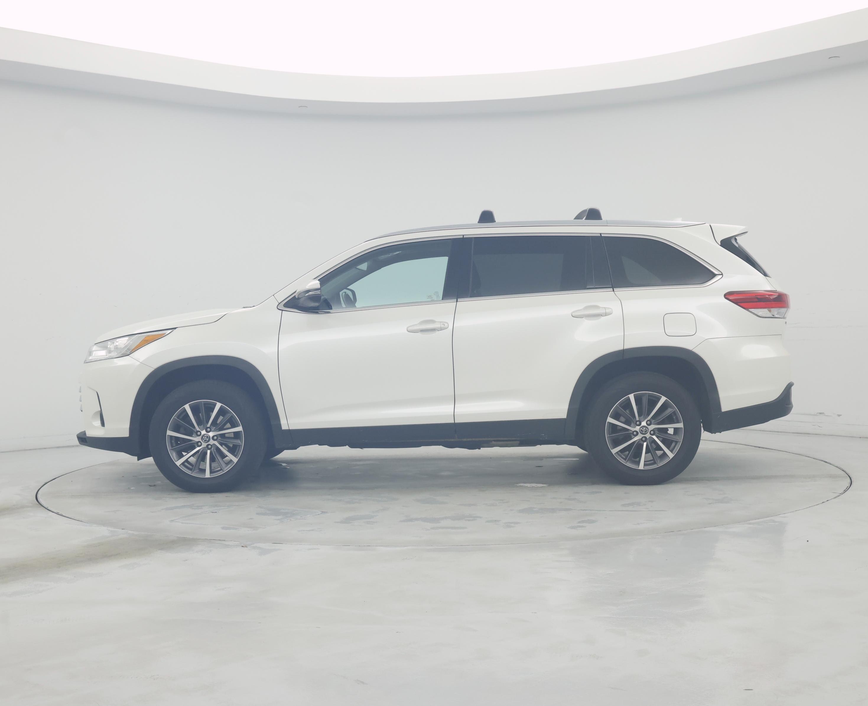 Thumbnail: 2019 Toyota Highlander - 3