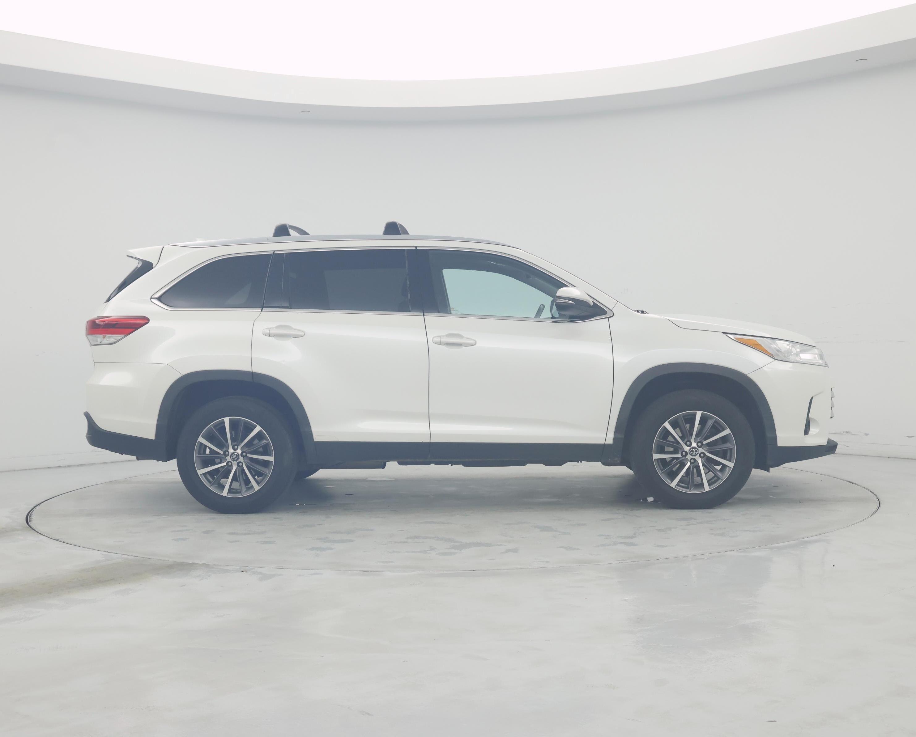 Thumbnail: 2019 Toyota Highlander - 7