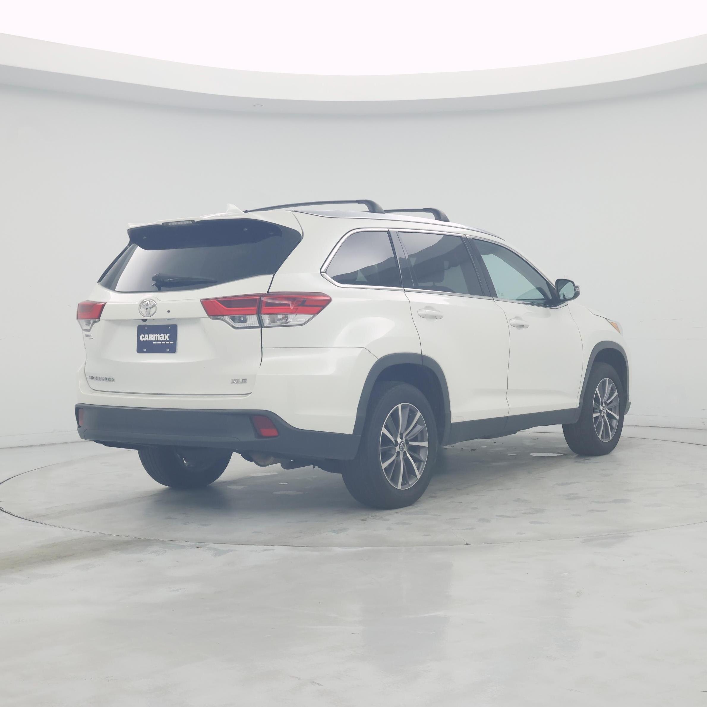 Thumbnail: 2019 Toyota Highlander - 8