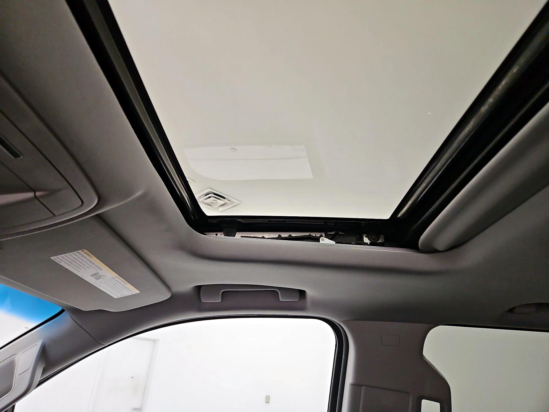 Thumbnail: 2018 Chevrolet Tahoe - 20