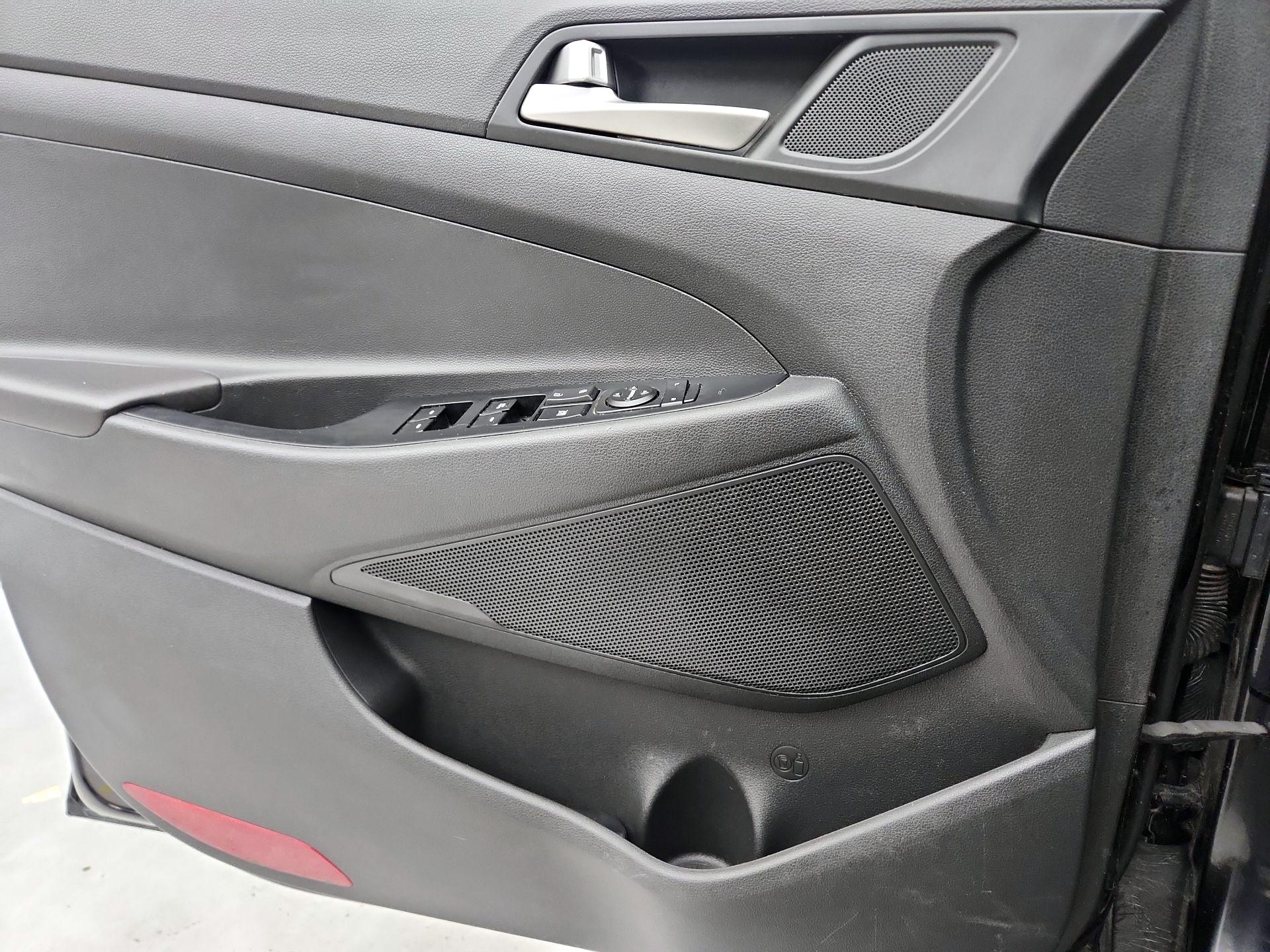 Thumbnail: 2019 Hyundai Tucson - 12