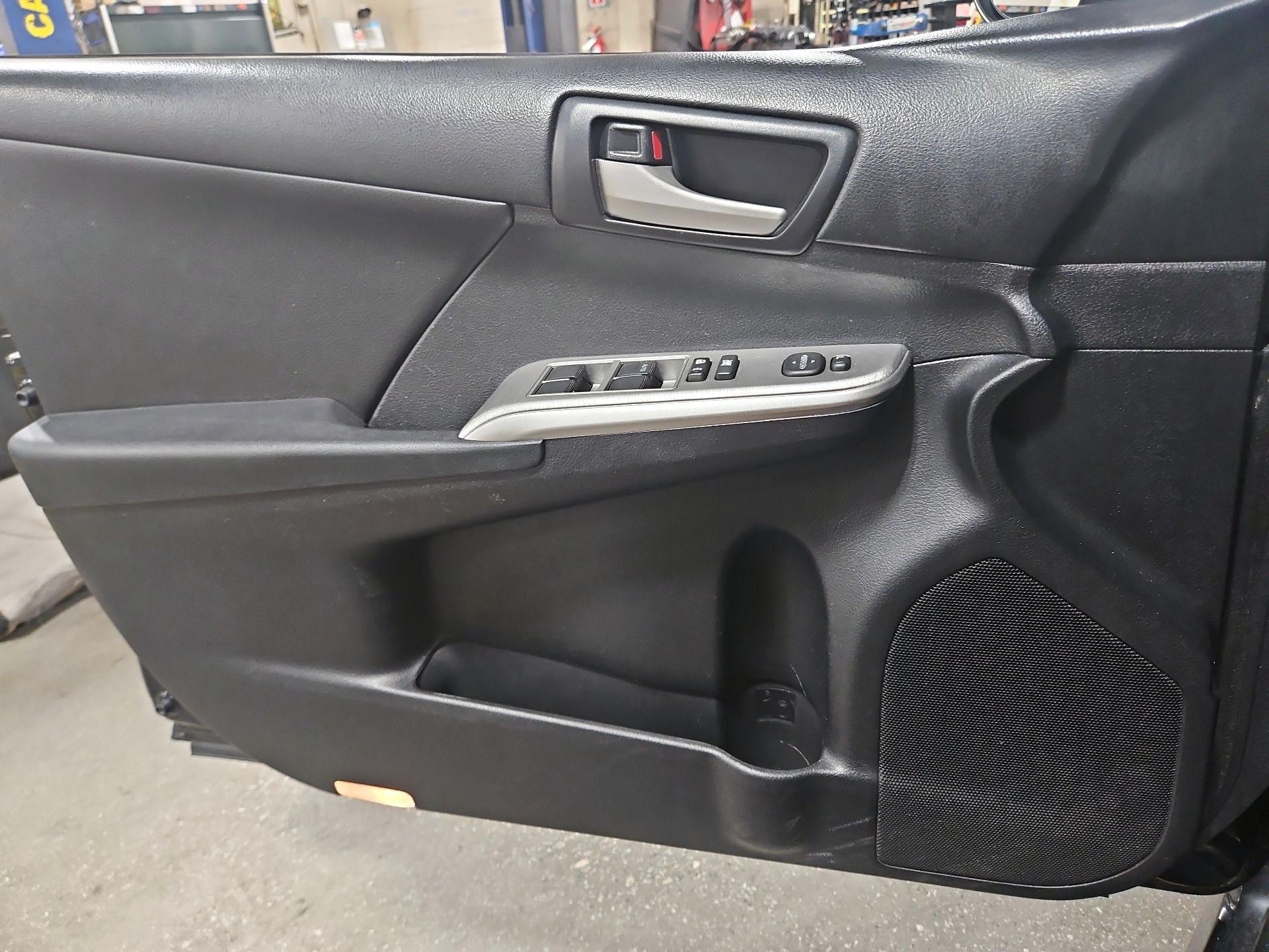 Thumbnail: 2014 Toyota Camry - 10