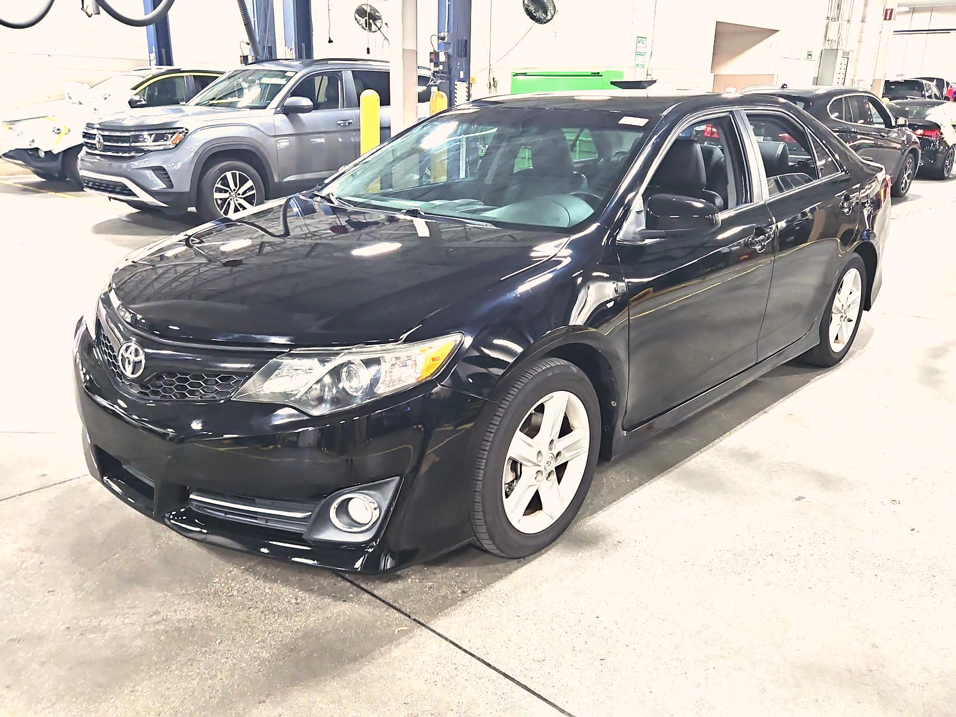 Thumbnail: 2014 Toyota Camry - 3