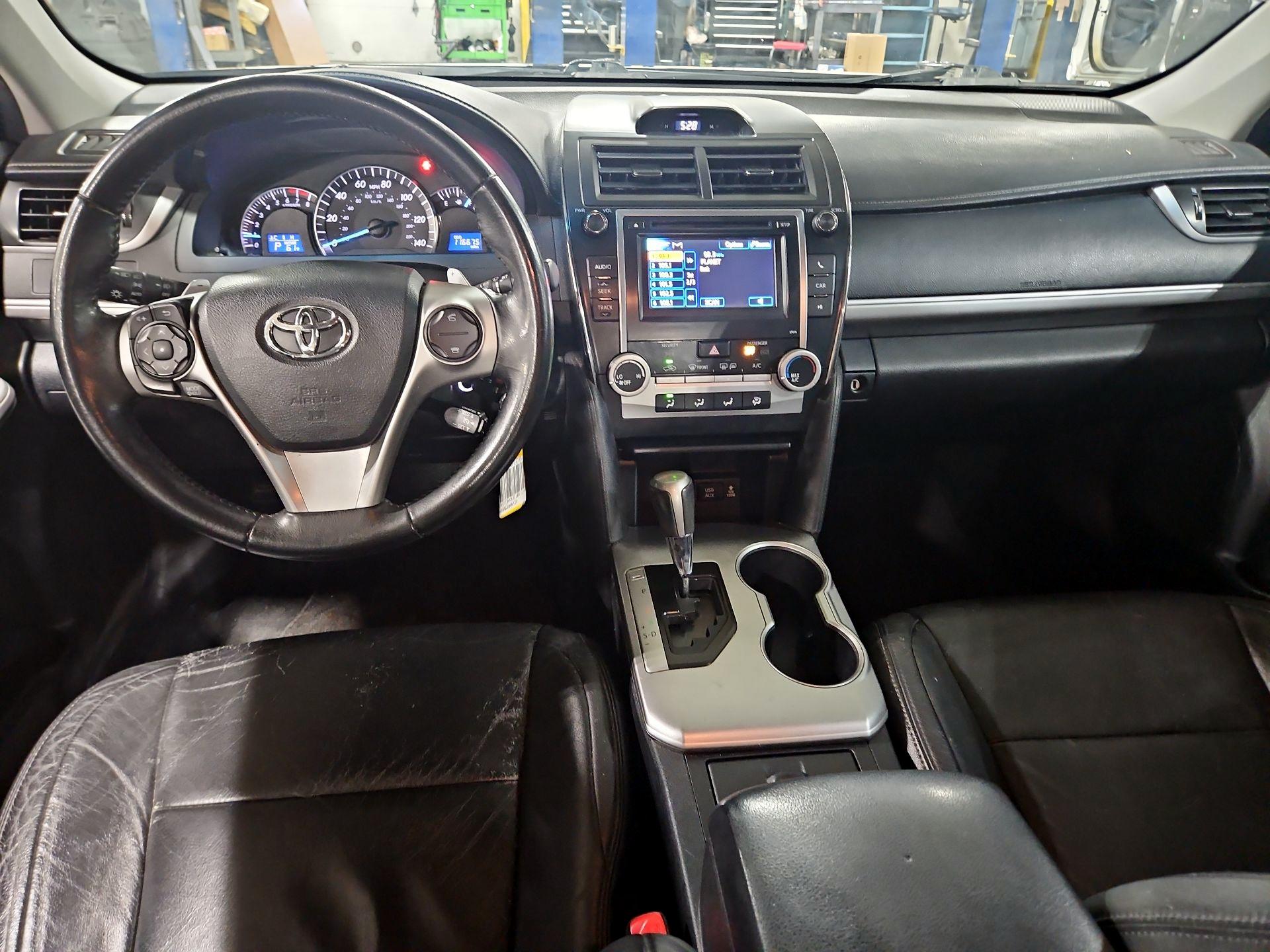 Thumbnail: 2014 Toyota Camry - 8