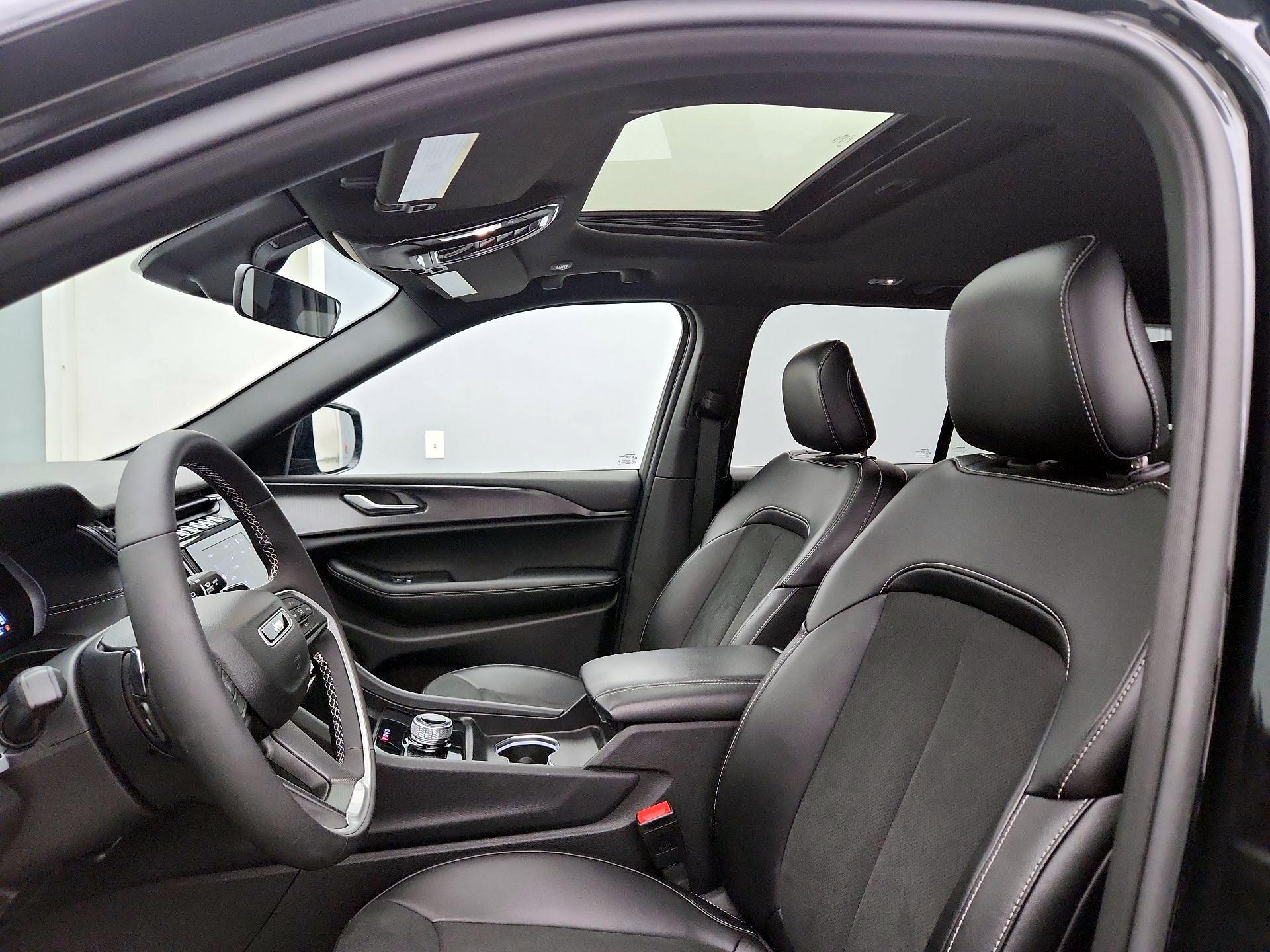 Thumbnail: 2025 Jeep Grand Cherokee - 19