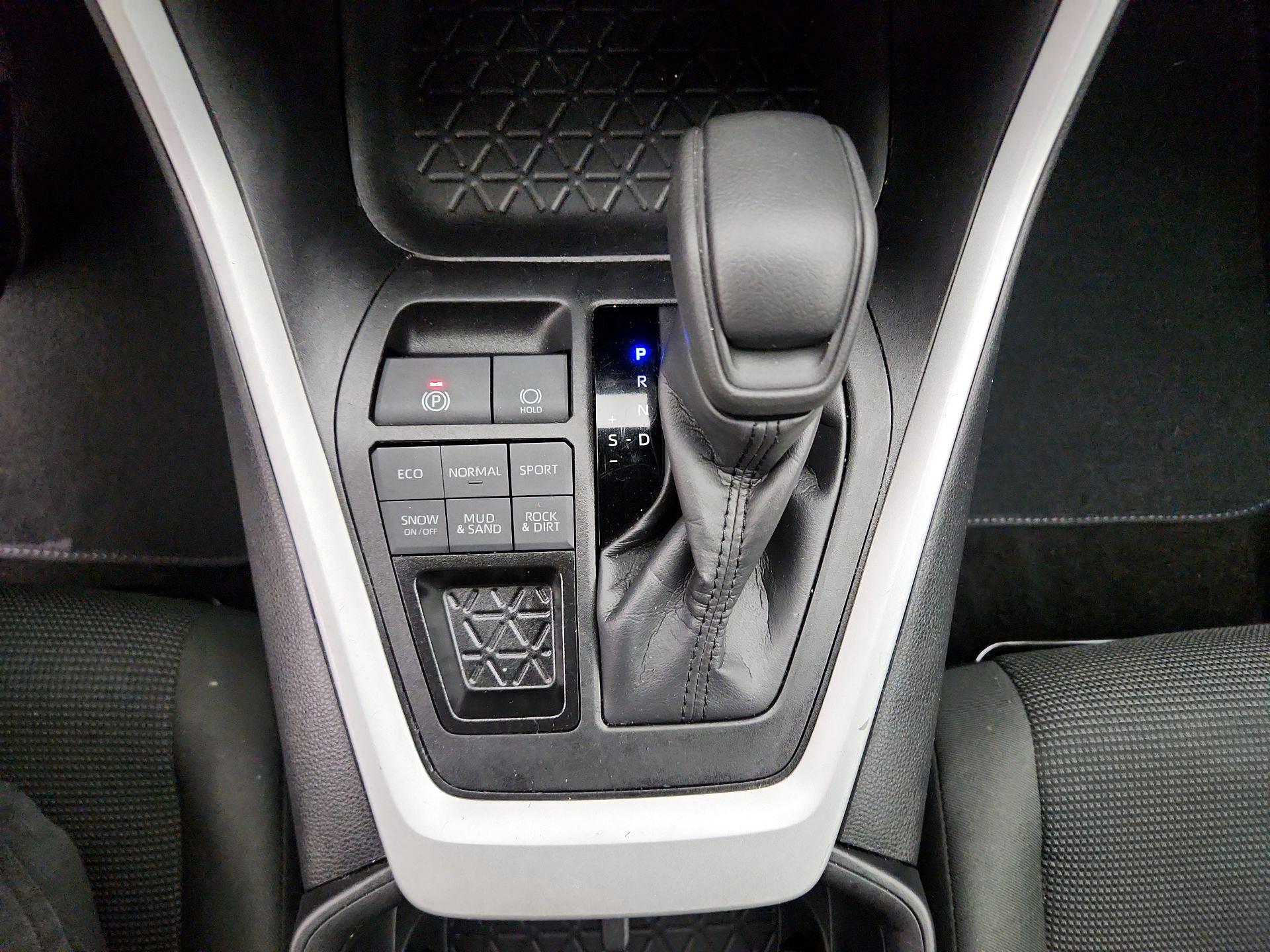 Thumbnail: 2024 Toyota RAV4 - 17