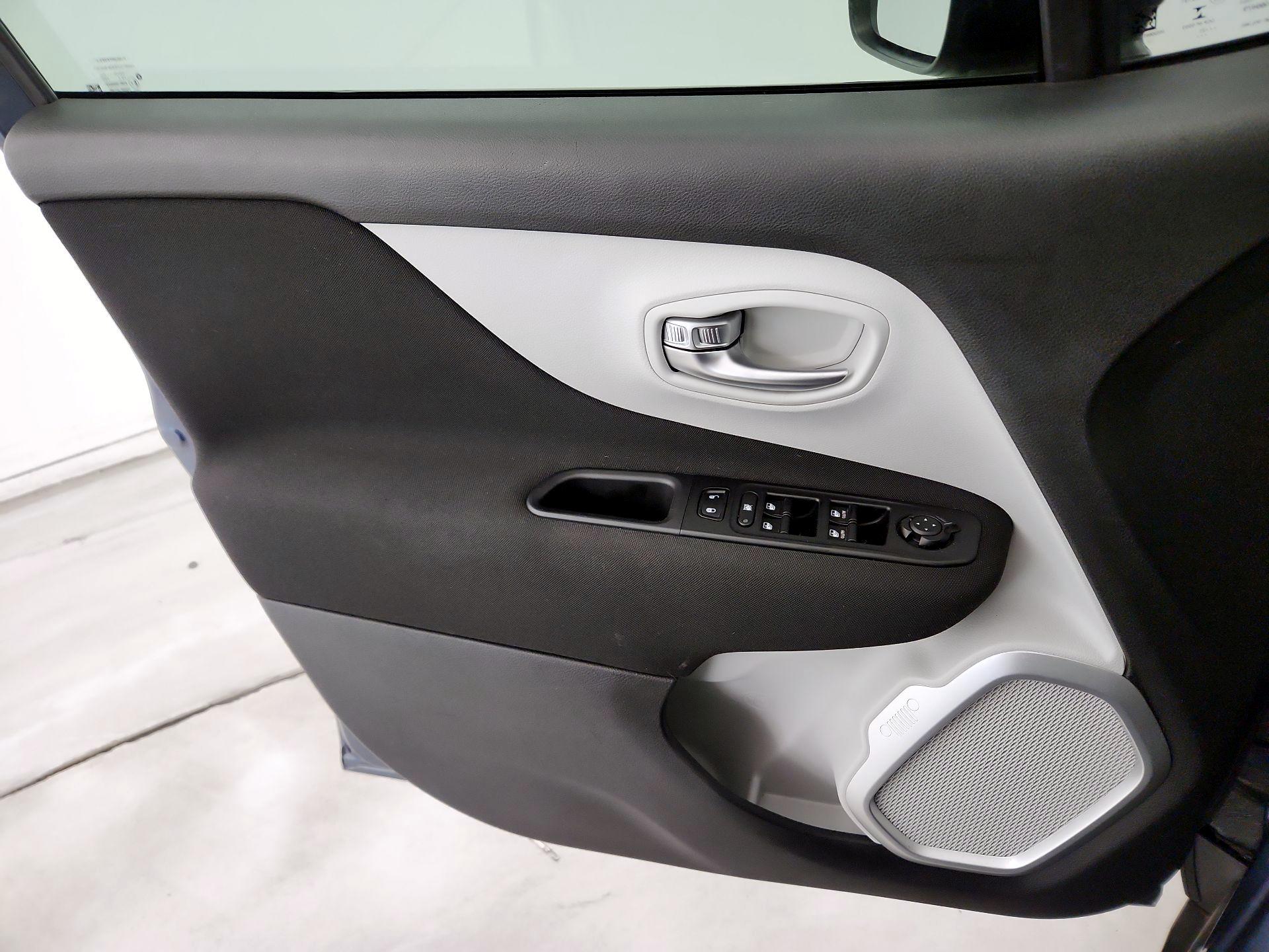 Thumbnail: 2021 Jeep Renegade - 12