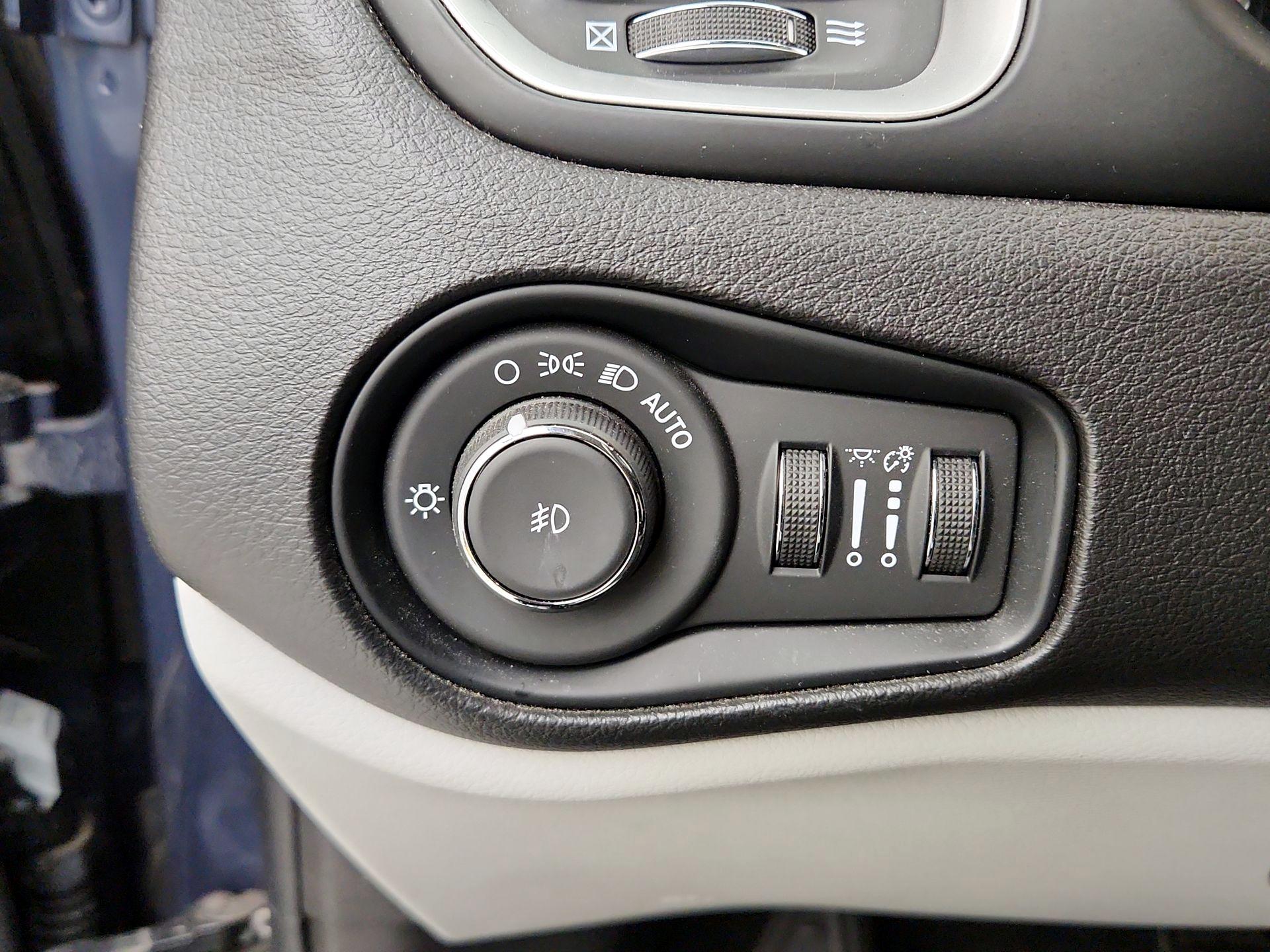 Thumbnail: 2021 Jeep Renegade - 13