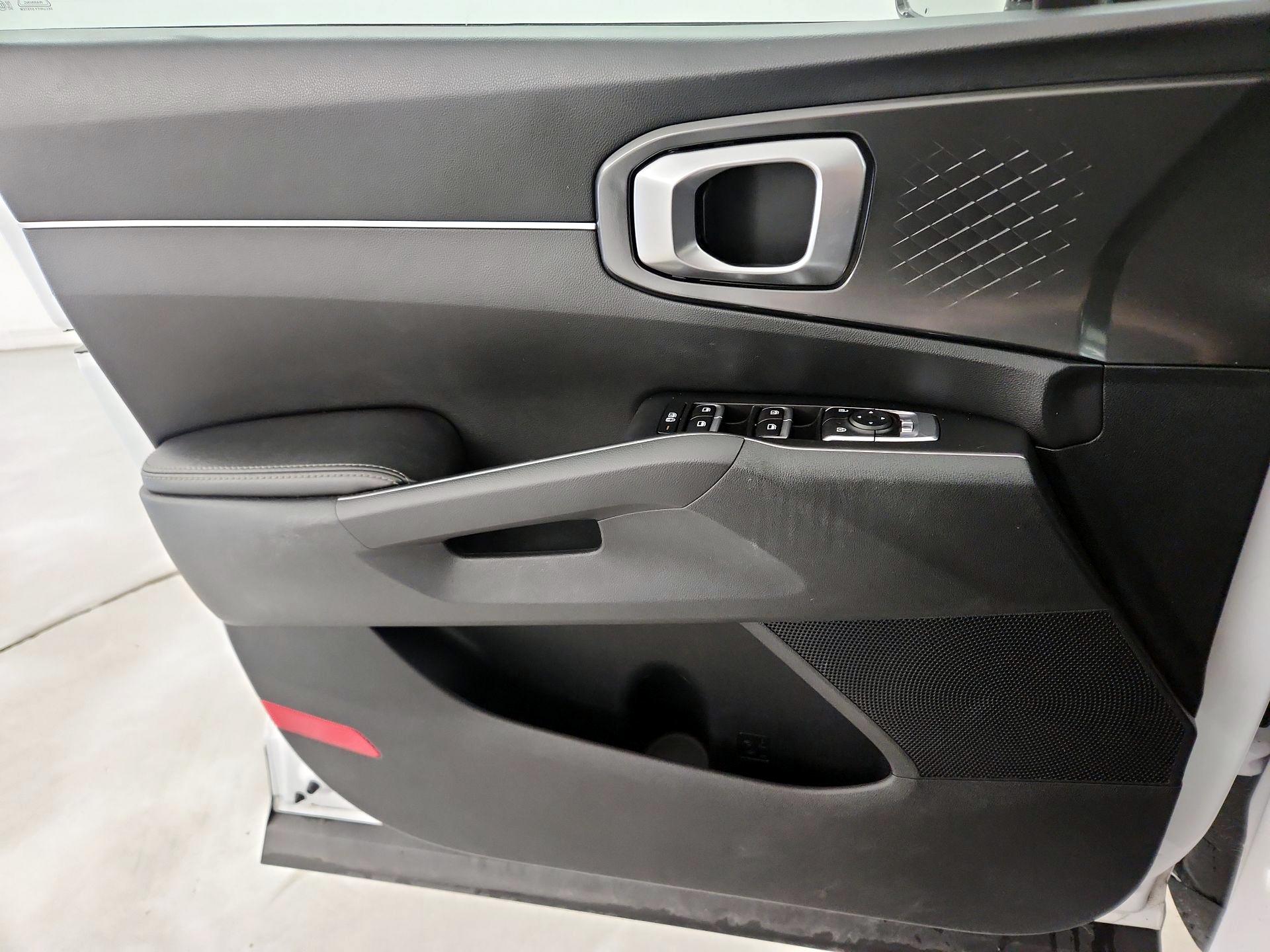 Thumbnail: 2022 Kia Sorento - 12