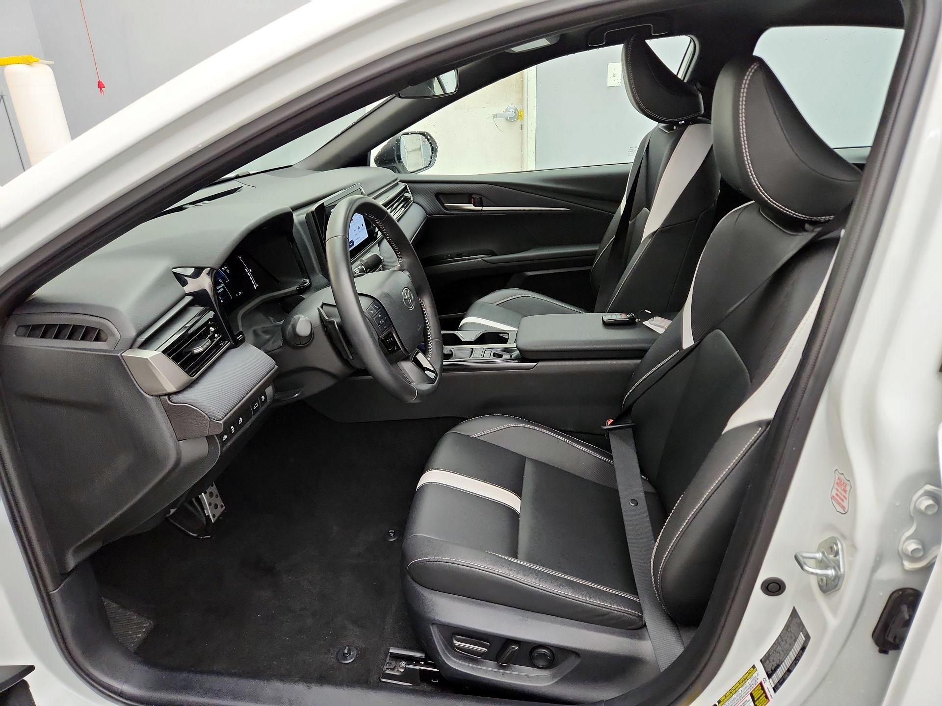 Thumbnail: 2025 Toyota Camry - 11