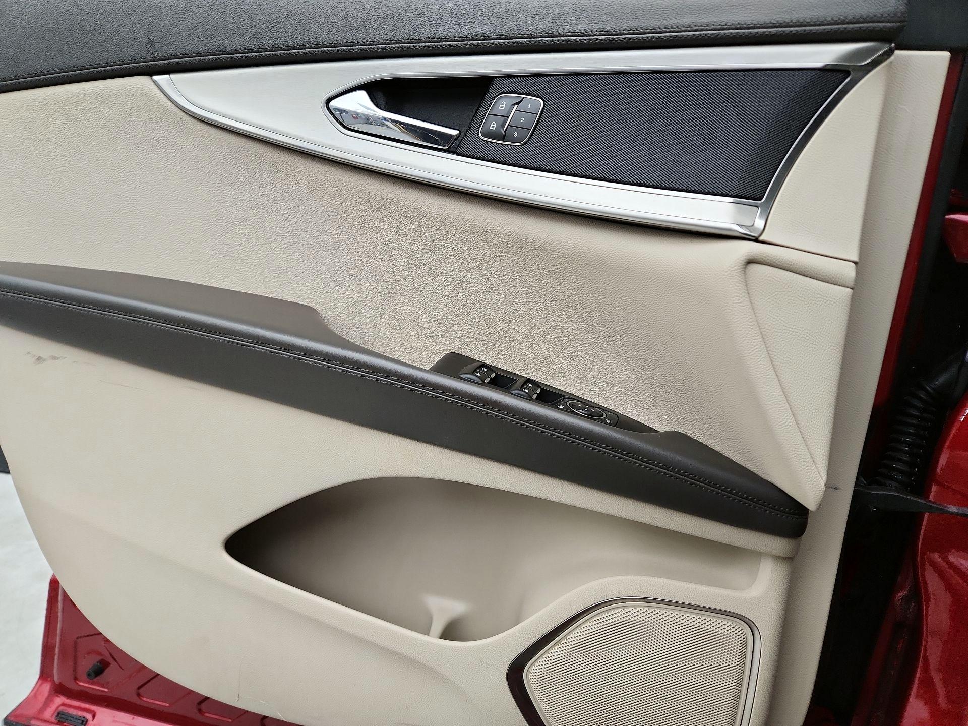 Thumbnail: 2020 Lincoln Nautilus - 12