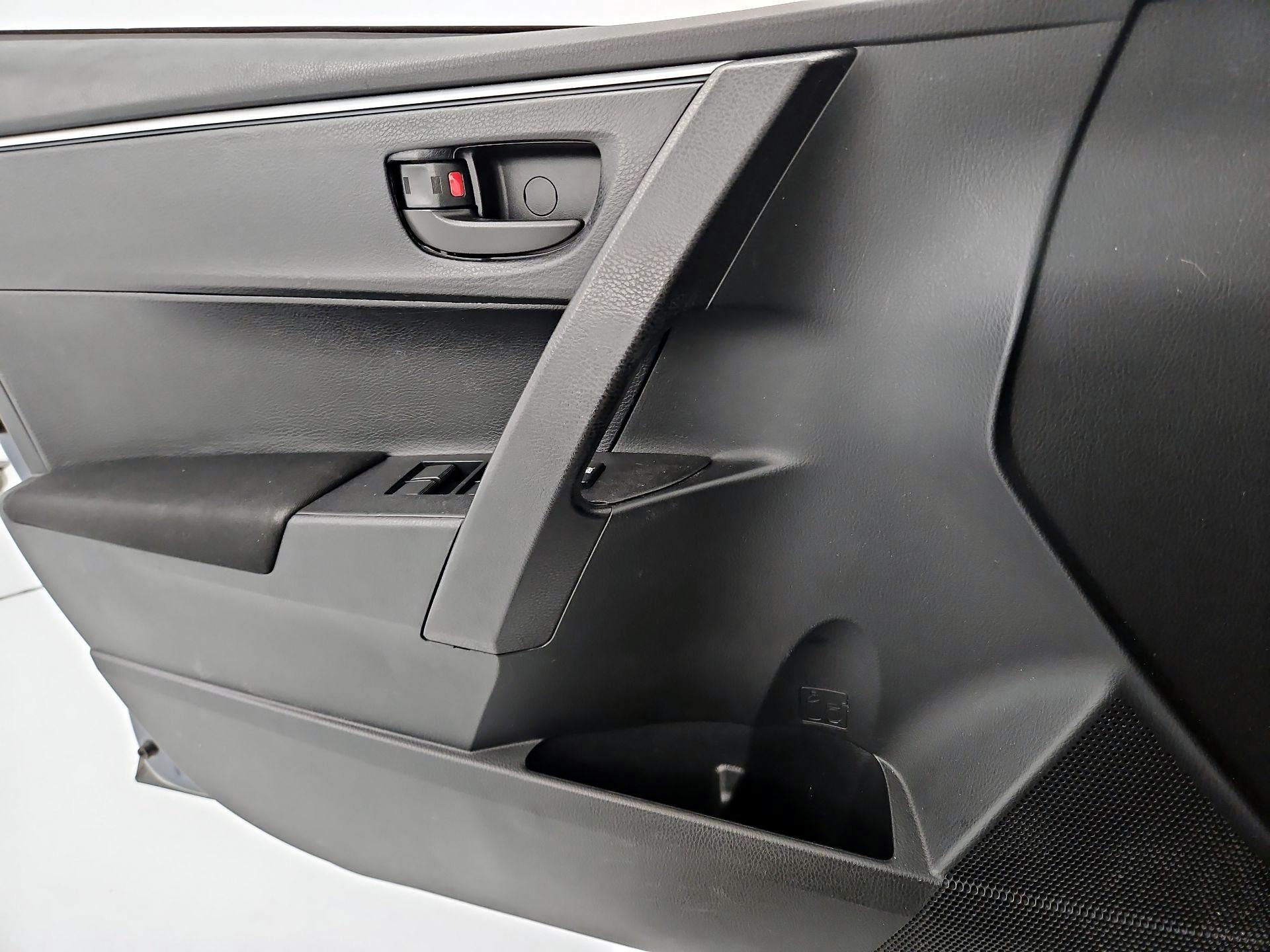 Thumbnail: 2015 Toyota Corolla - 12