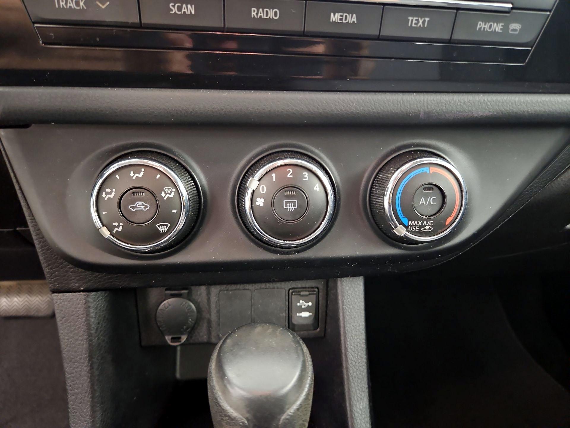 Thumbnail: 2015 Toyota Corolla - 15