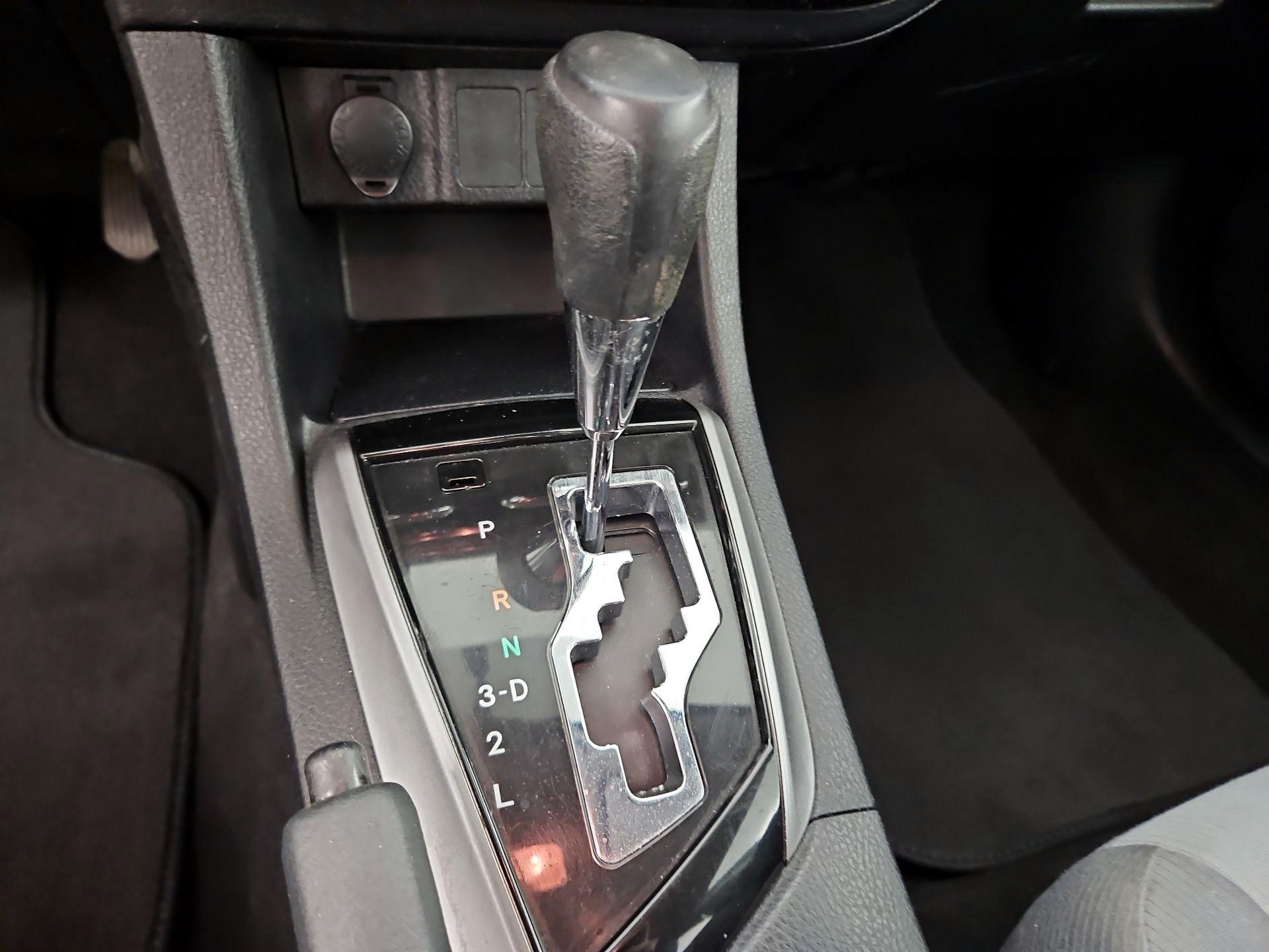 Thumbnail: 2015 Toyota Corolla - 16