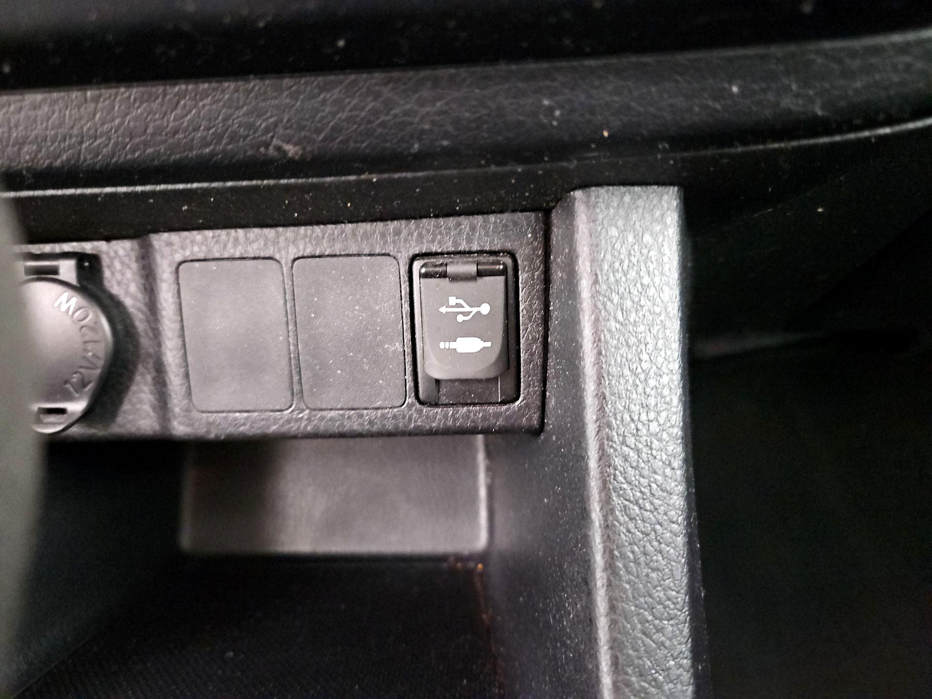 Thumbnail: 2015 Toyota Corolla - 17