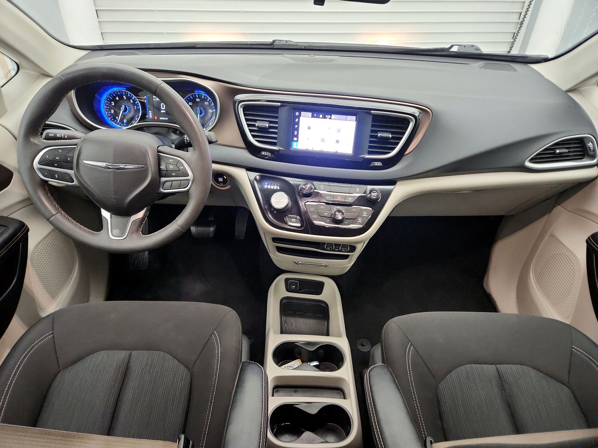 Thumbnail: 2022 Chrysler Voyager - 9