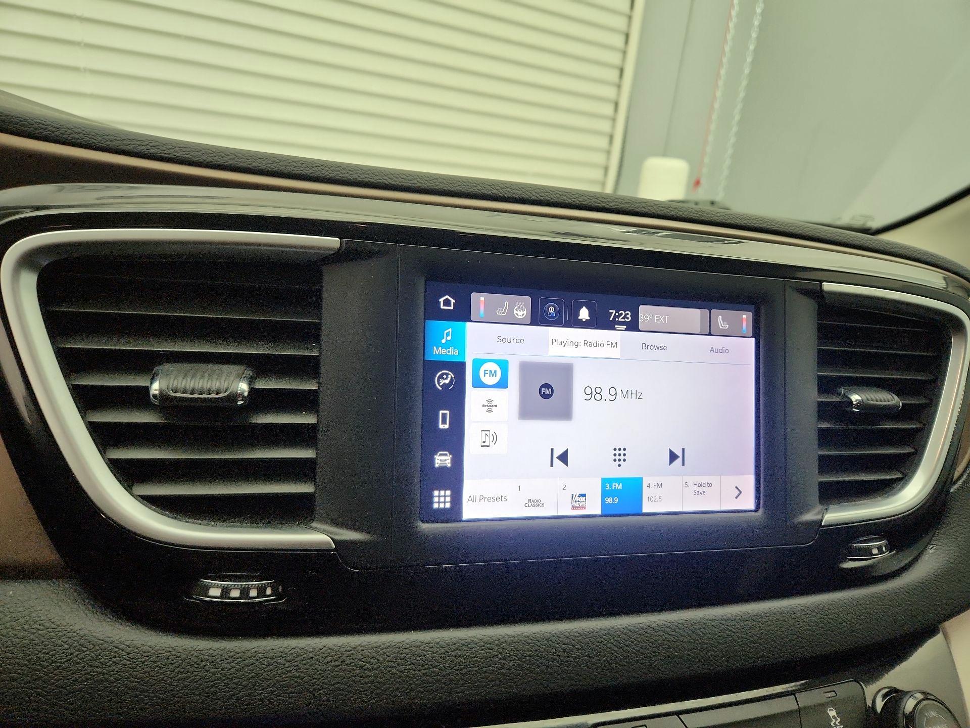 Thumbnail: 2022 Chrysler Voyager - 15