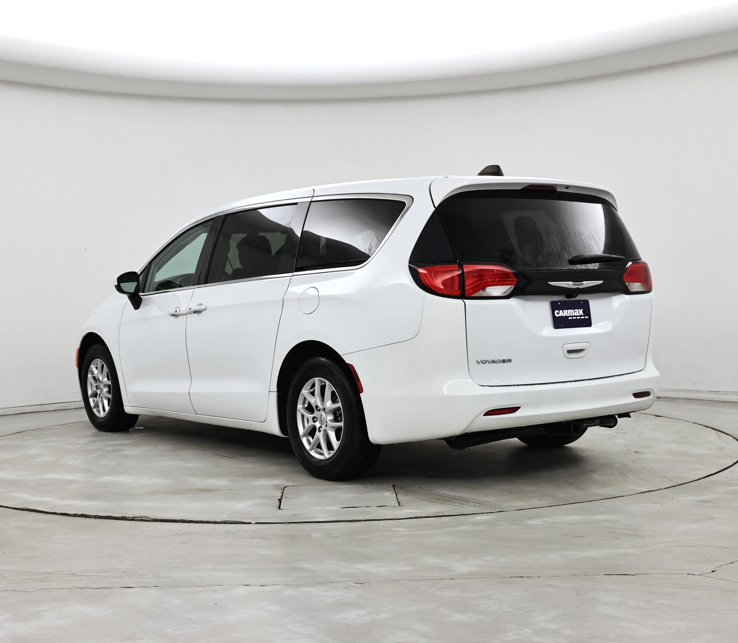 Thumbnail: 2022 Chrysler Voyager - 2