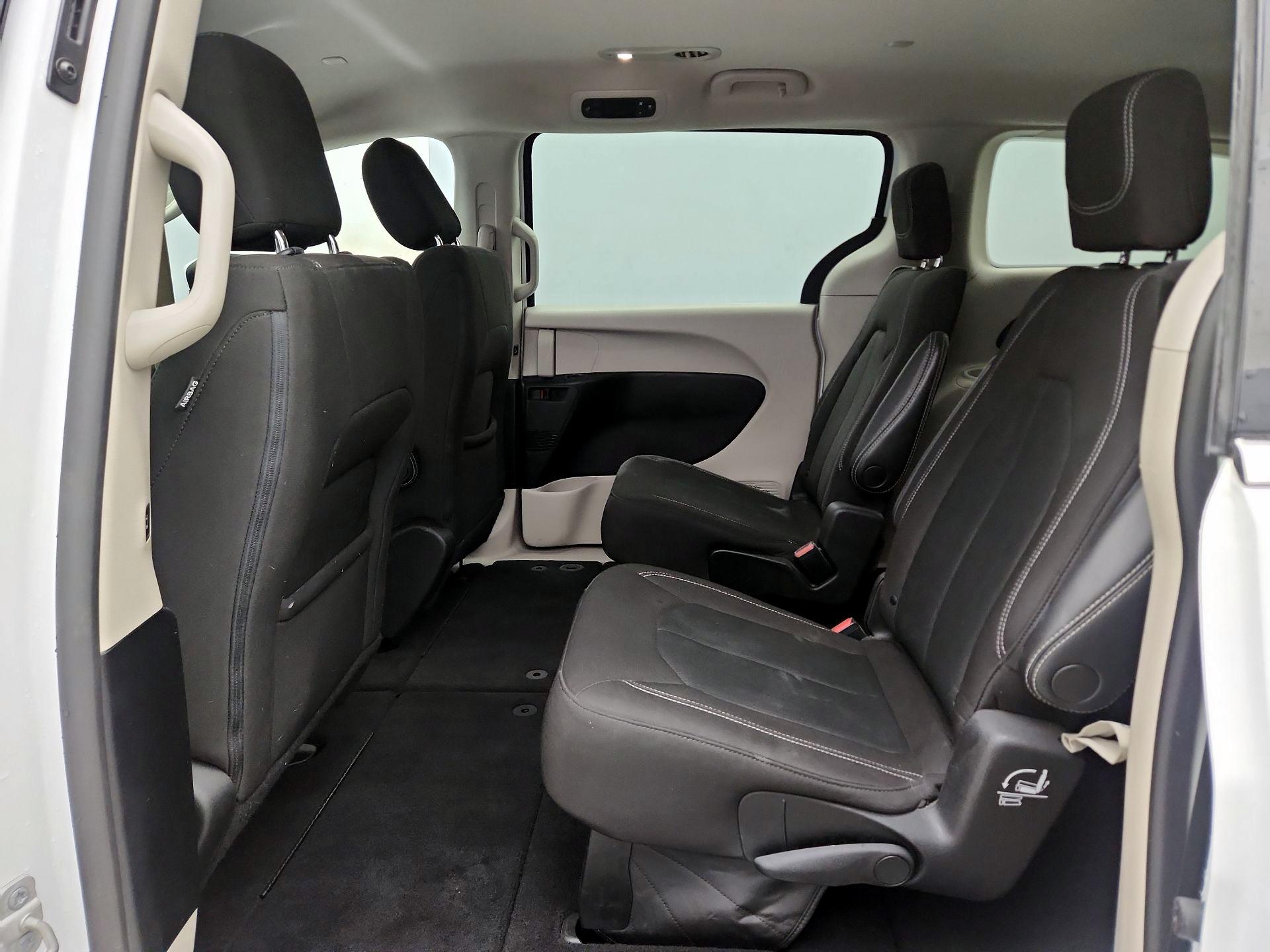 Thumbnail: 2022 Chrysler Voyager - 19