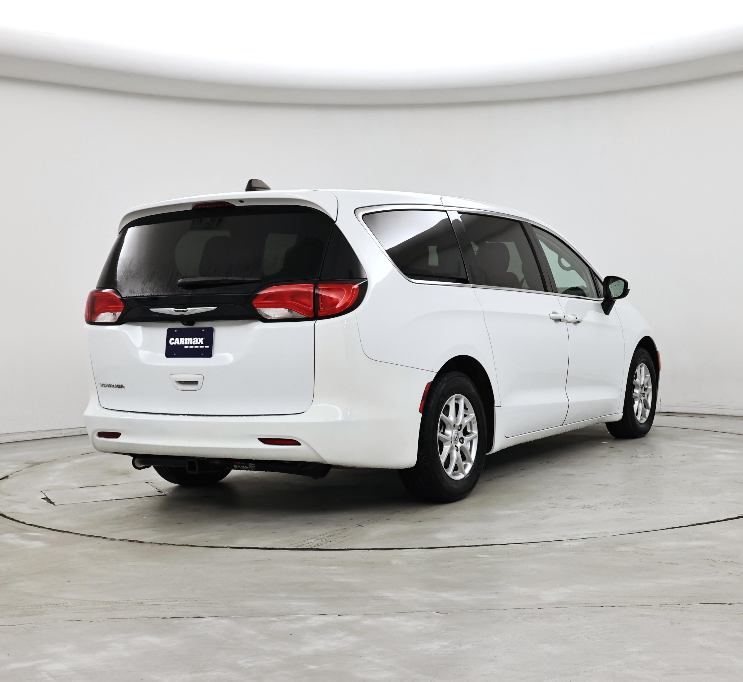 Thumbnail: 2022 Chrysler Voyager - 8