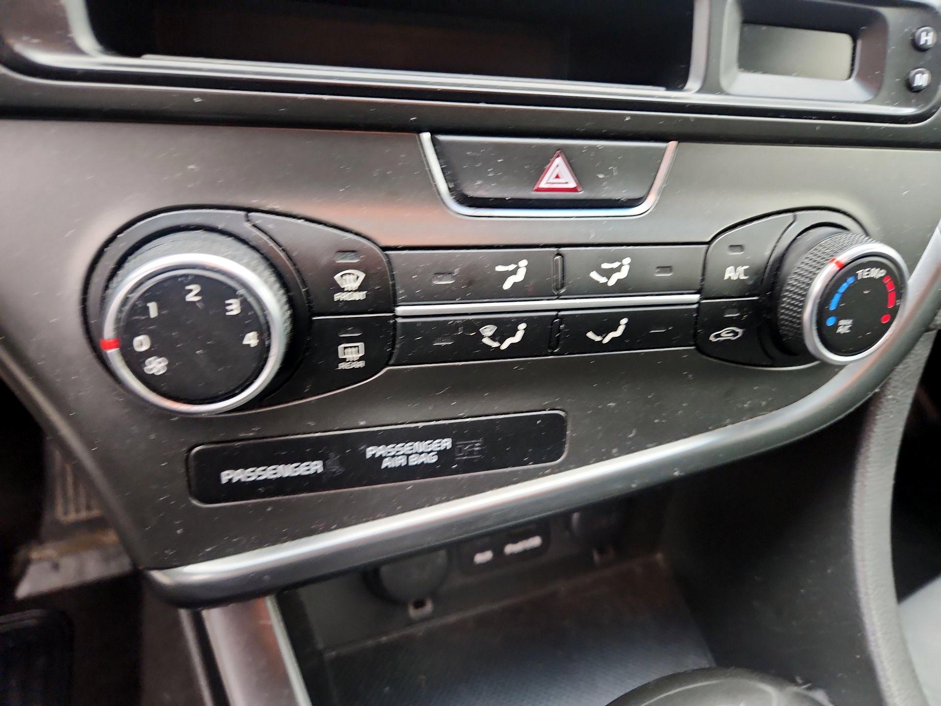 Thumbnail: 2015 Kia Optima - 15