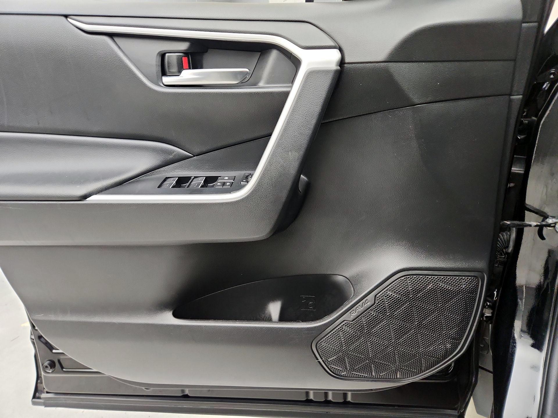 Thumbnail: 2022 Toyota RAV4 - 12