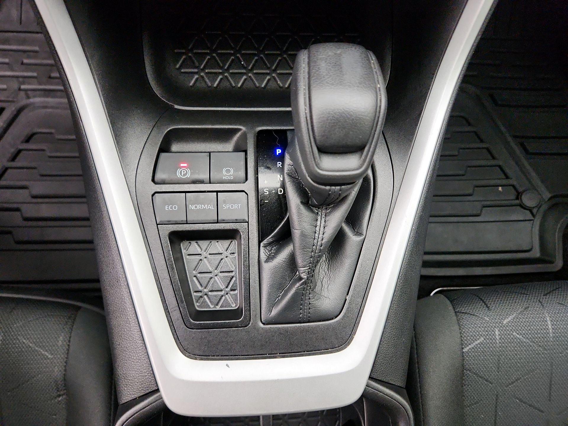 Thumbnail: 2022 Toyota RAV4 - 17