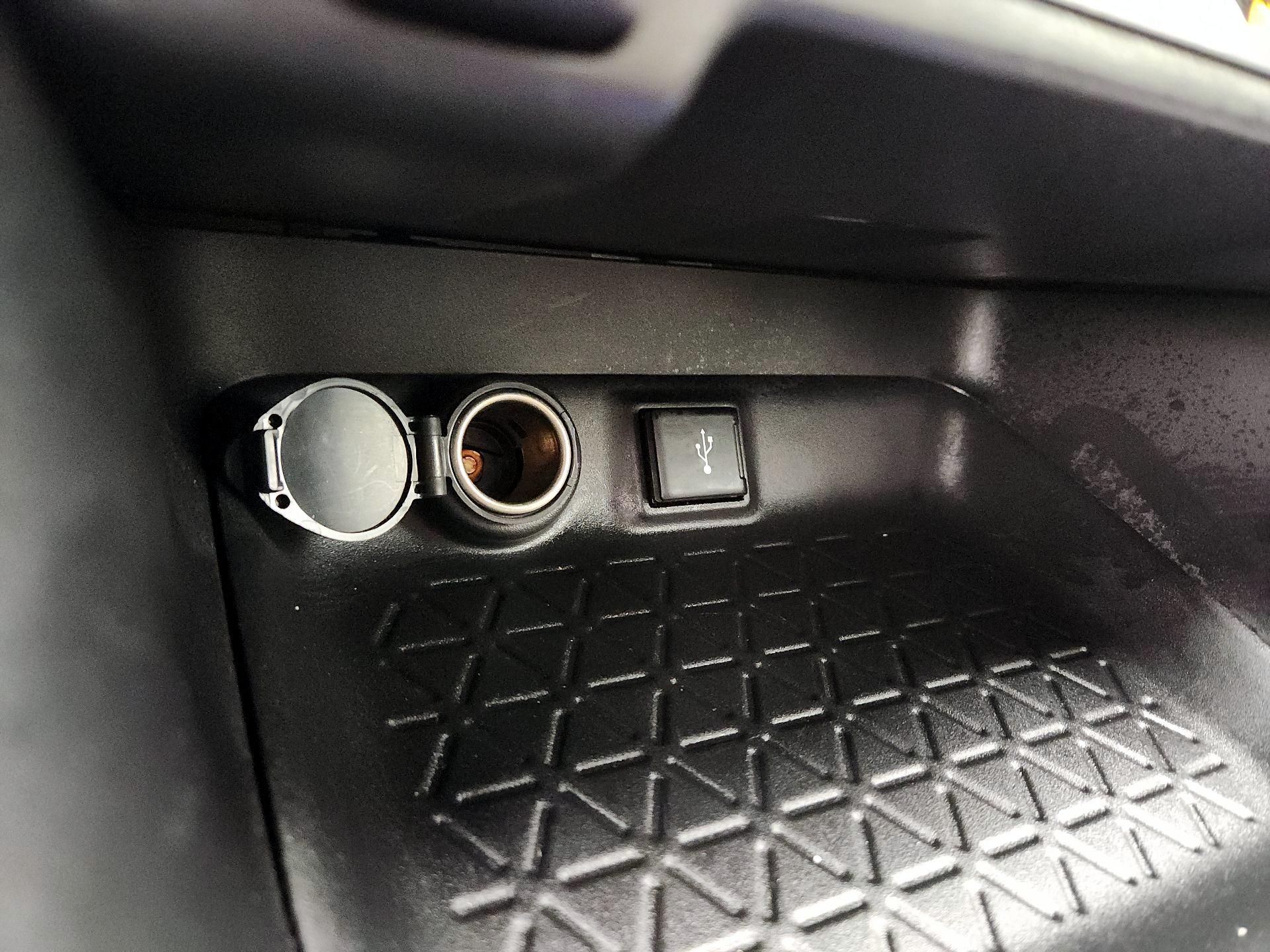 Thumbnail: 2022 Toyota RAV4 - 18