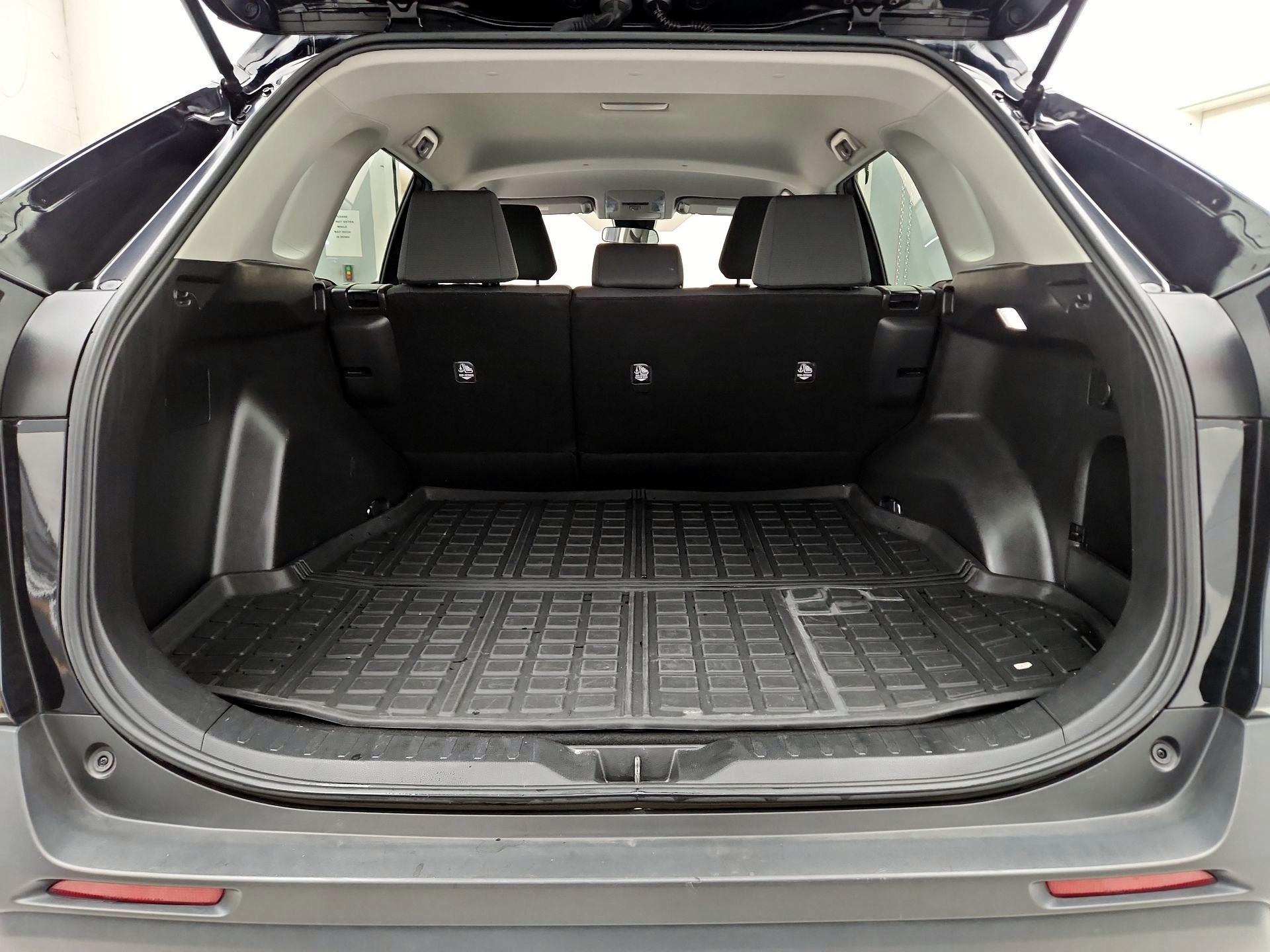 Thumbnail: 2022 Toyota RAV4 - 20