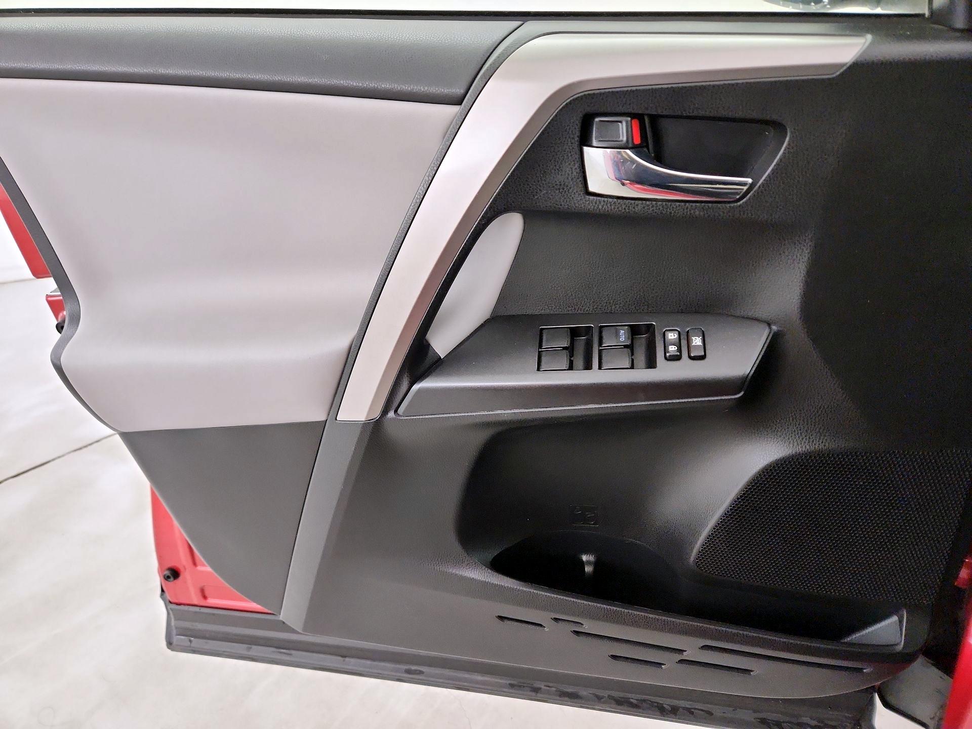 Thumbnail: 2017 Toyota RAV4 - 12