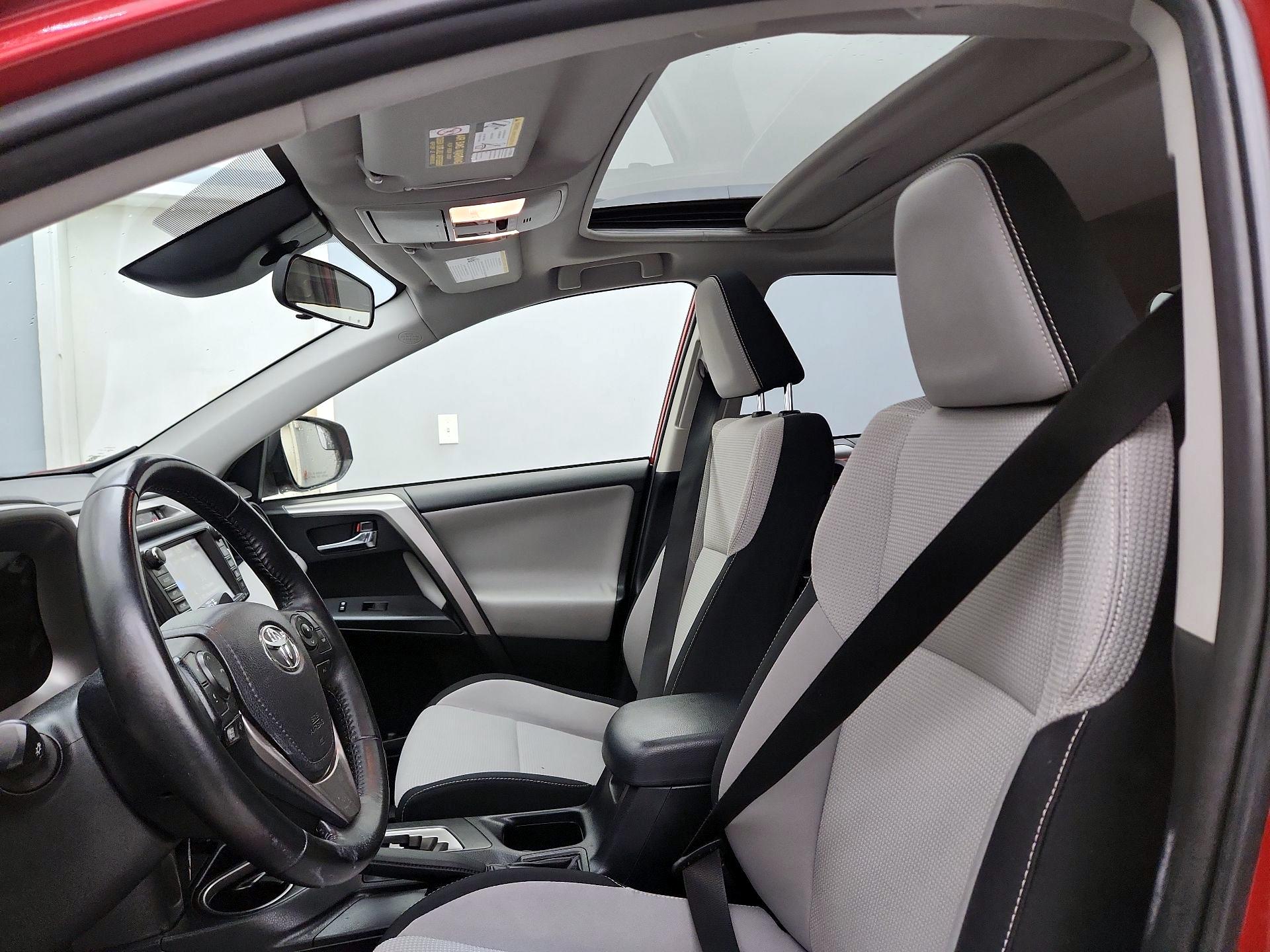 Thumbnail: 2017 Toyota RAV4 - 19