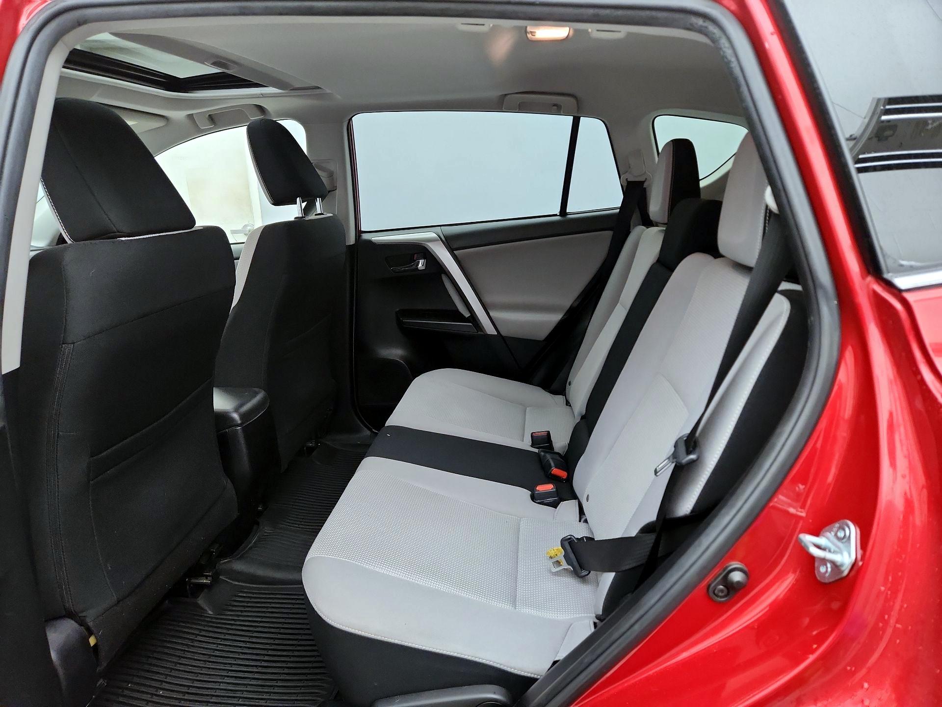 Thumbnail: 2017 Toyota RAV4 - 20